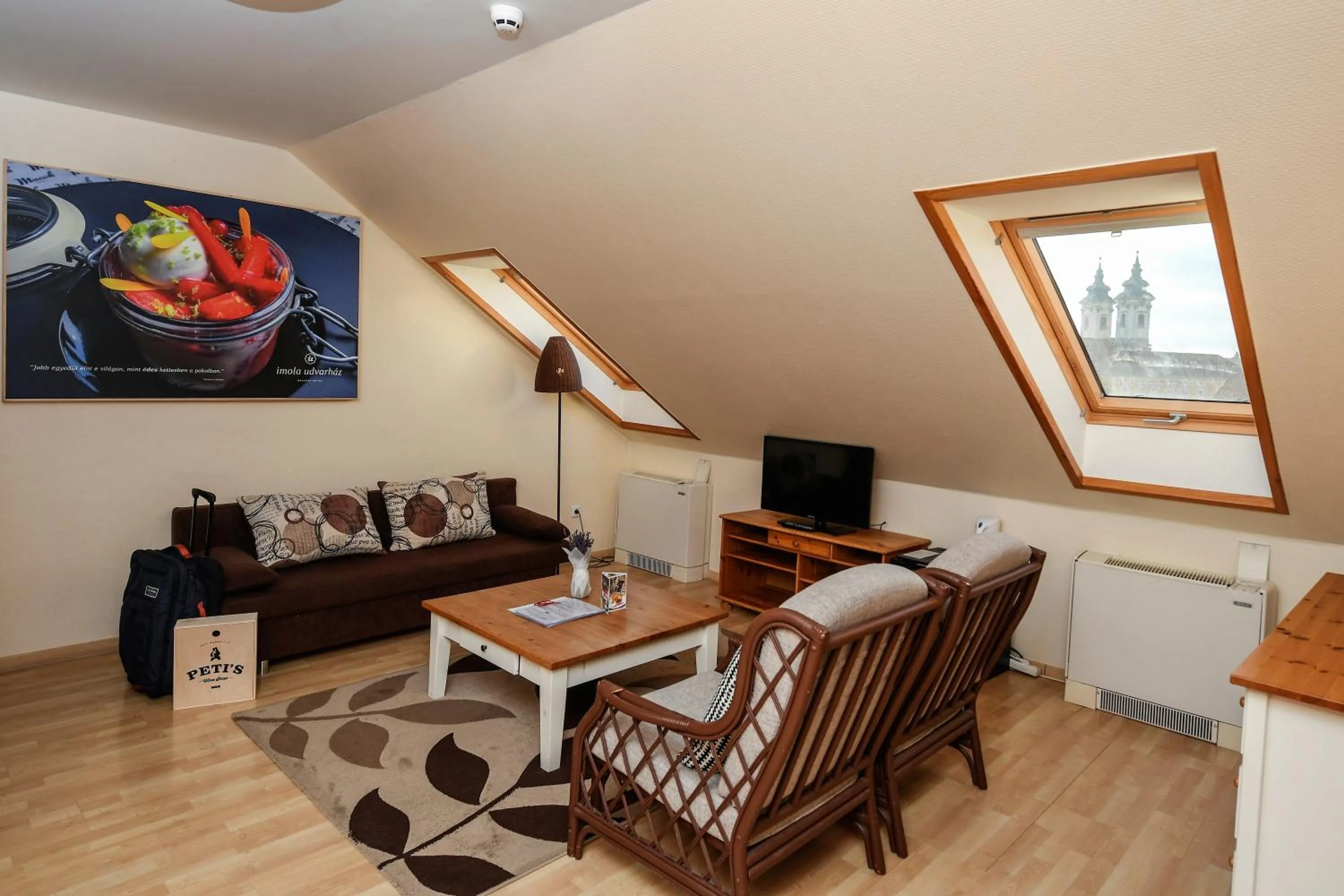 Photo of the whole room in Imola Udvarház Dessert Hotel