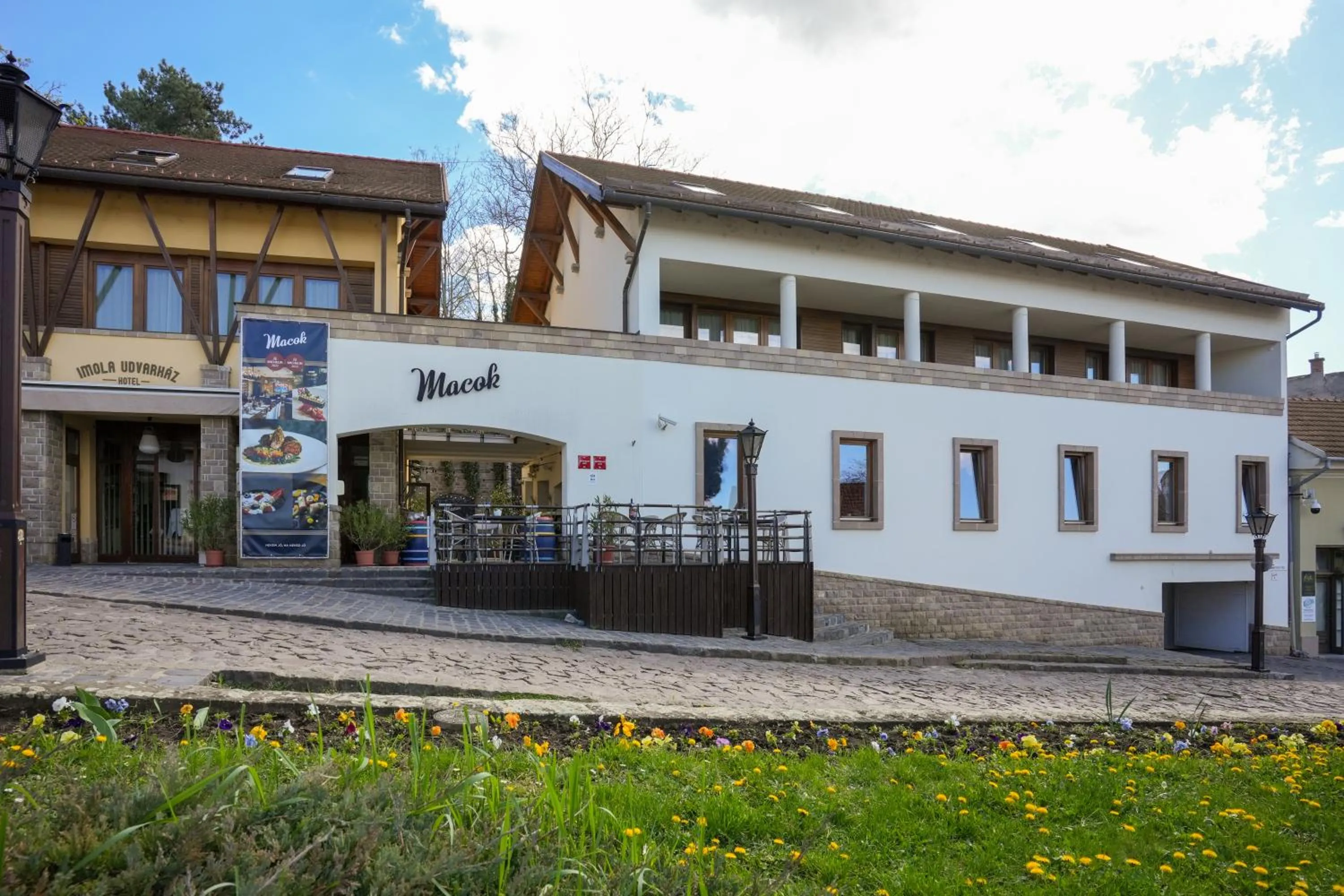 Restaurant/places to eat in Imola Udvarház Dessert Hotel