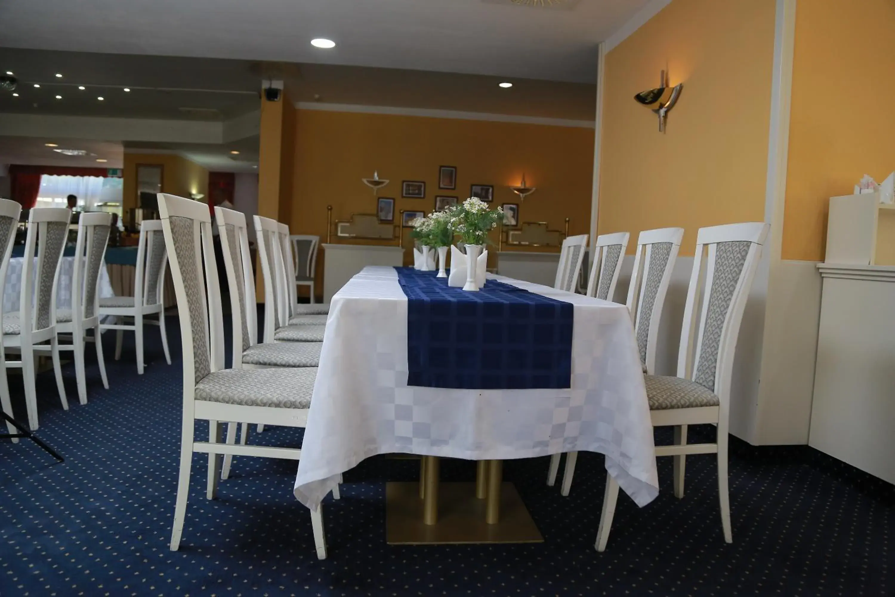 Restaurant/places to eat in Shodlik Palace Restaurant/places to eat in Shodlik Palace