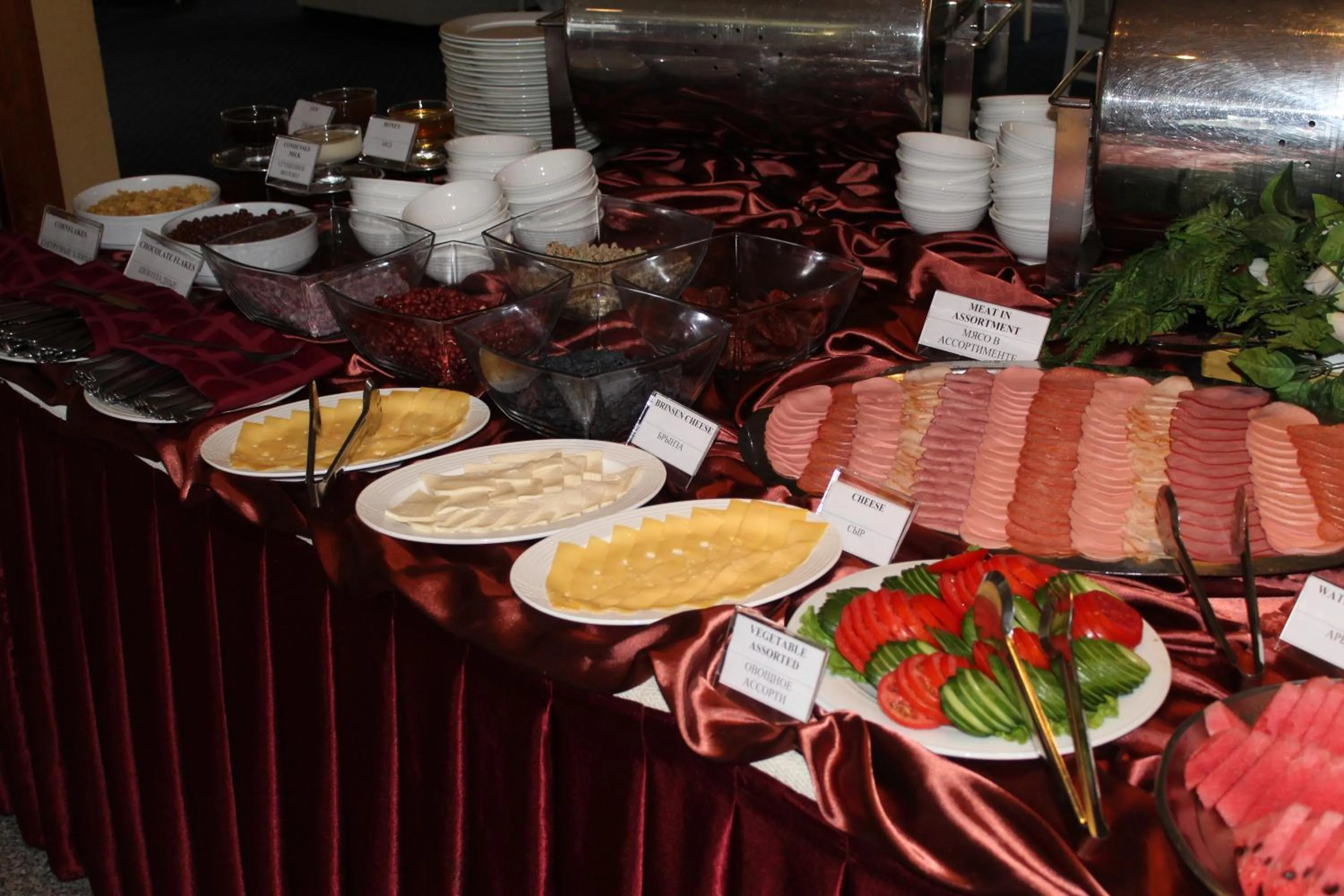 Buffet breakfast in Shodlik Palace