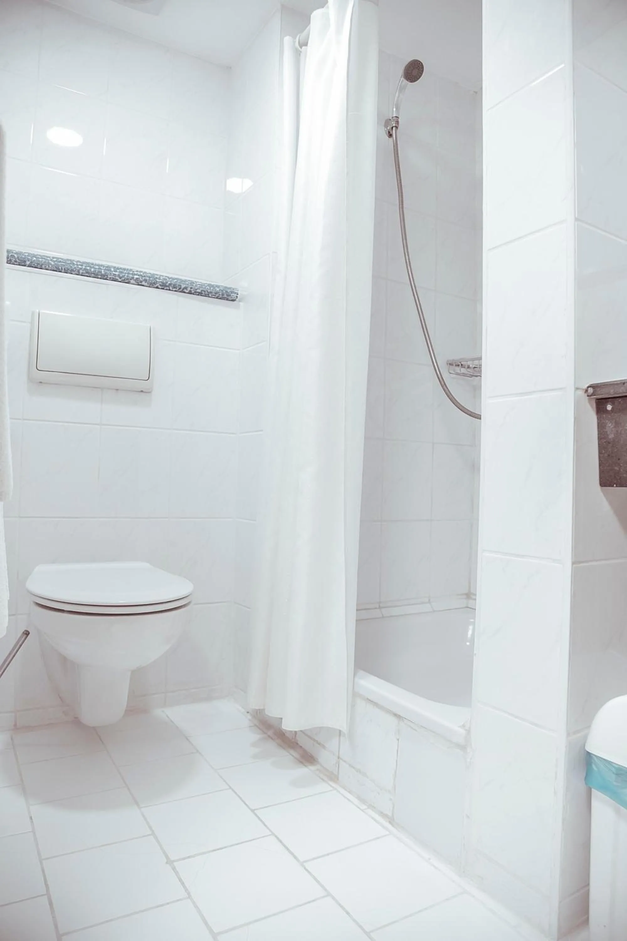 Shower in Shodlik Palace