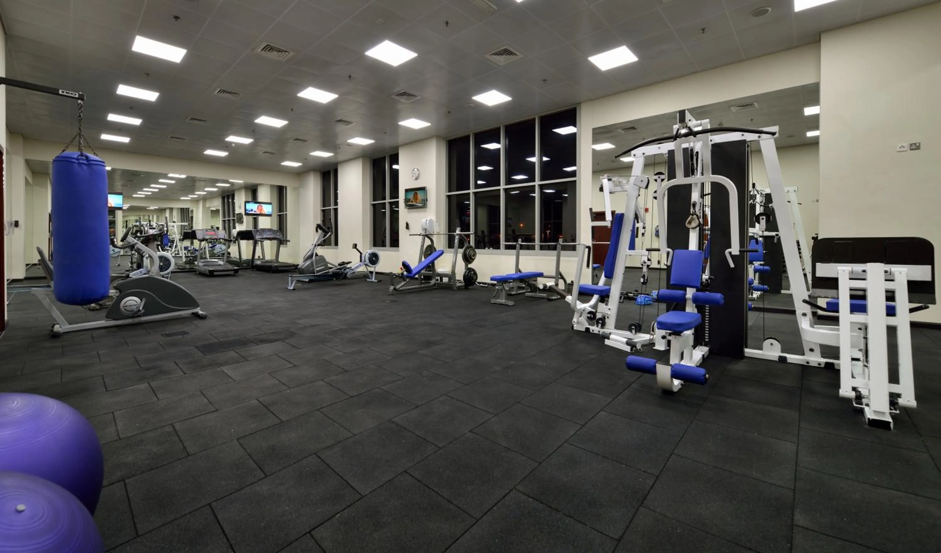 Fitness centre/facilities in Oaks Liwa Heights Hotel Suites