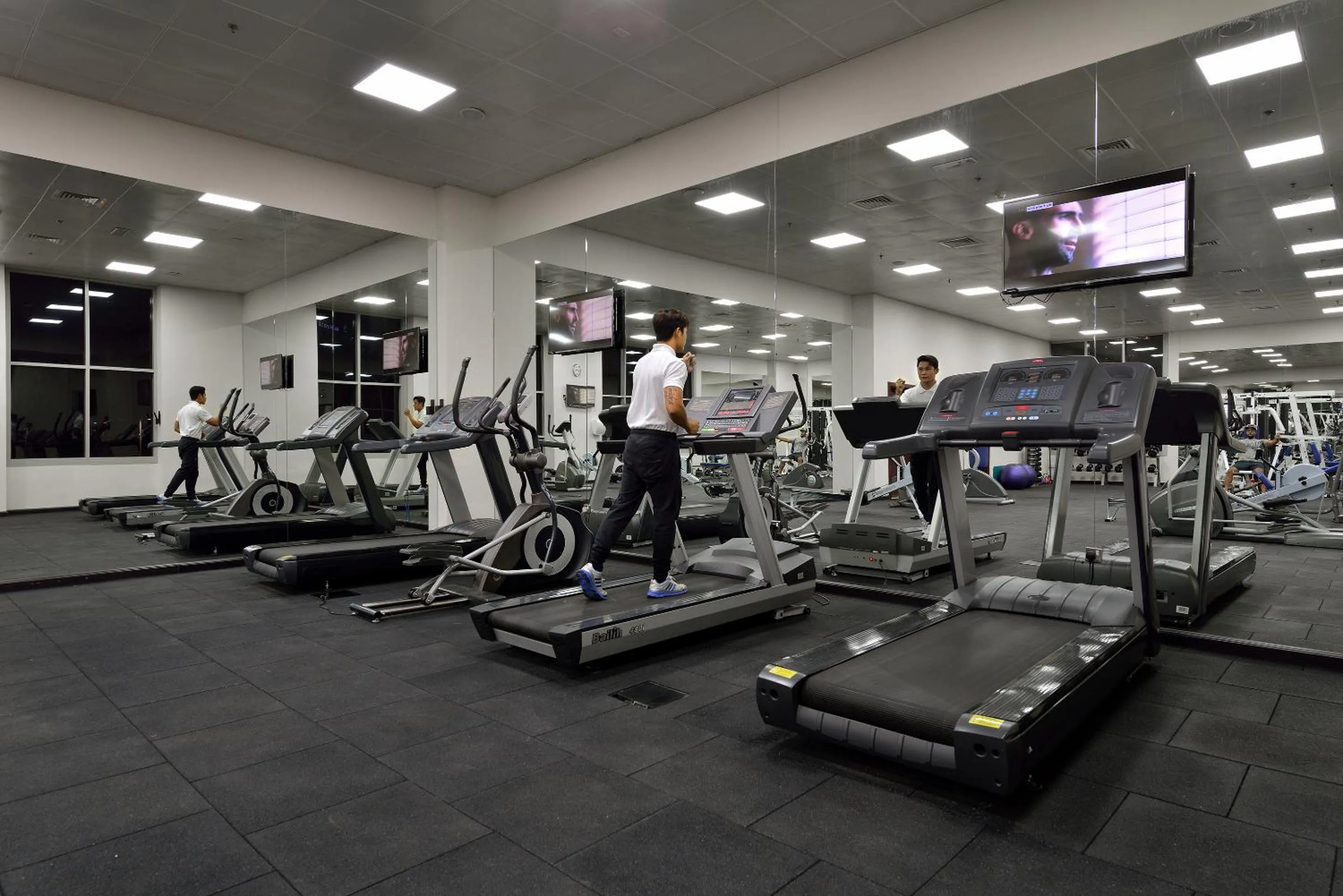 Fitness centre/facilities in Oaks Liwa Heights Hotel Suites