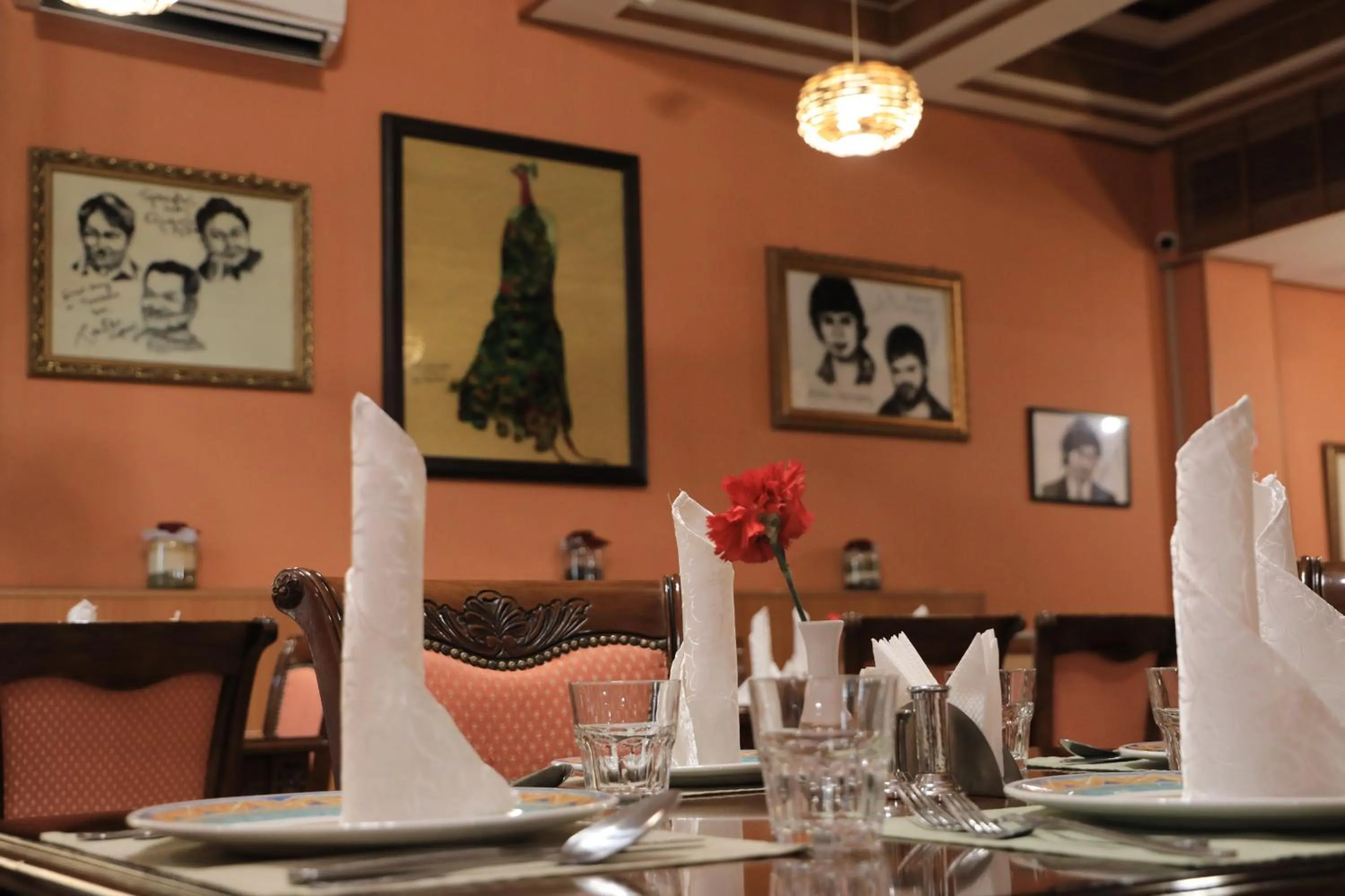 Restaurant/places to eat in Le Grande Plaza Hotel