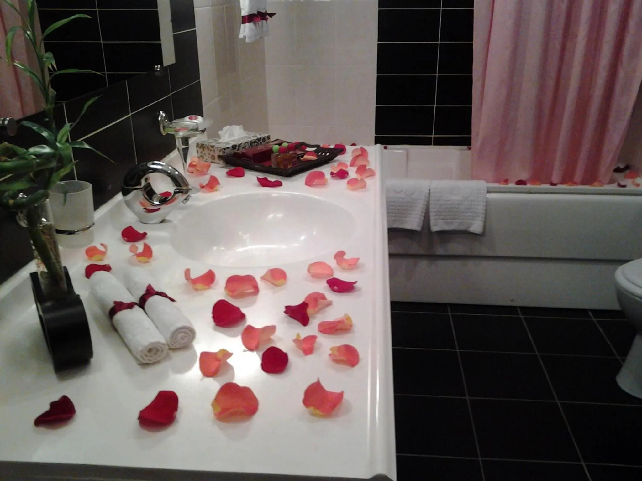 Bathroom in Le Grande Plaza Hotel