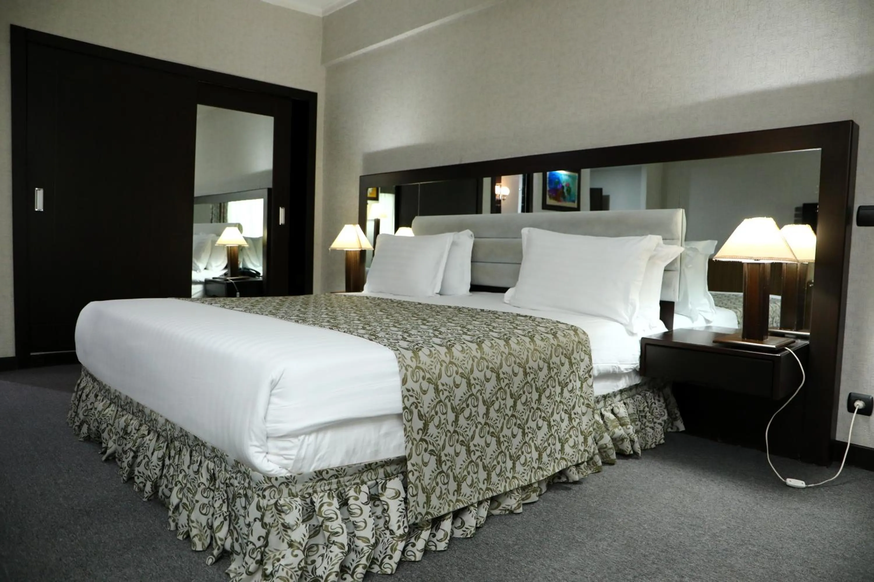 Bed in Le Grande Plaza Hotel