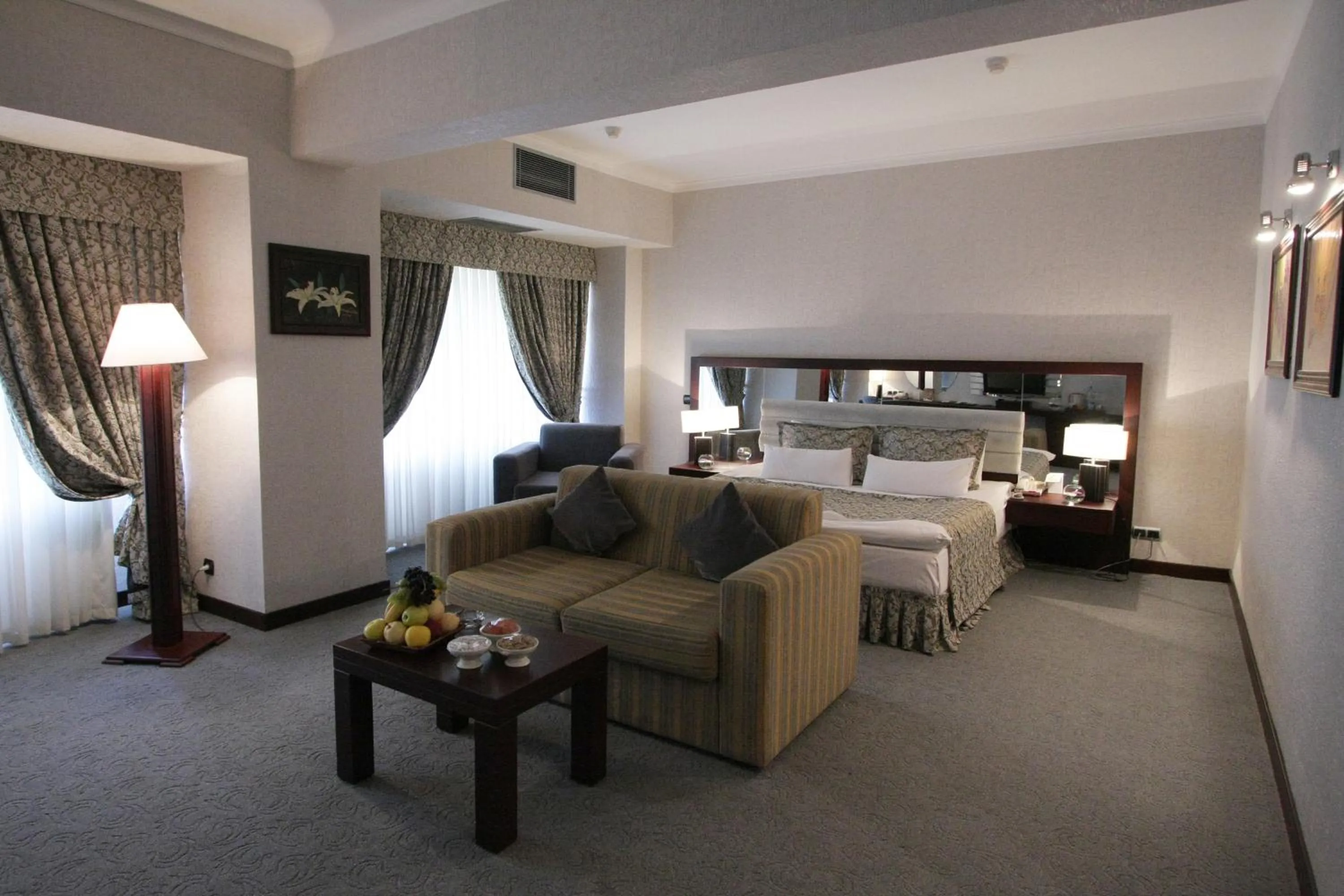 Photo of the whole room, Bed in Le Grande Plaza Hotel