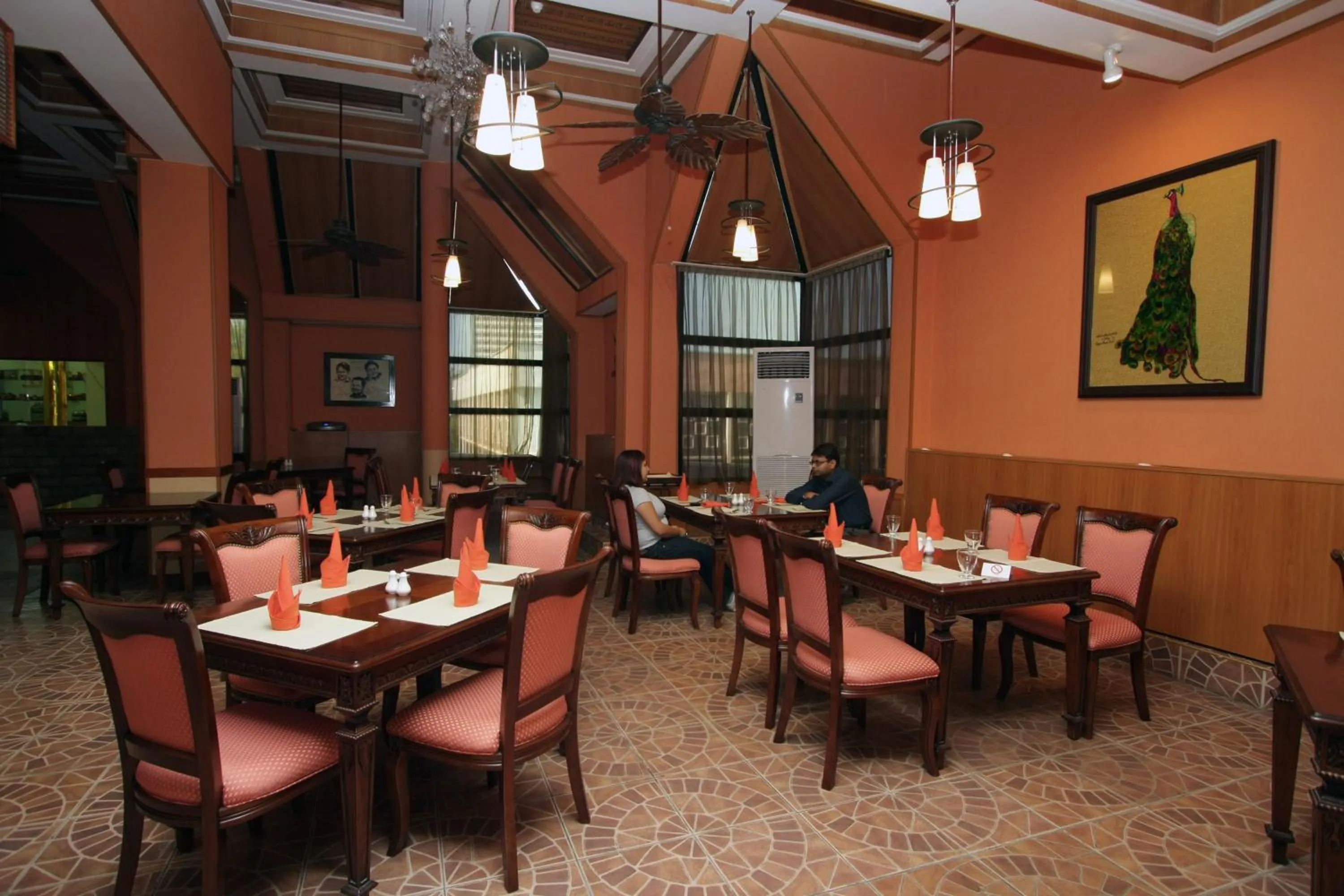 Restaurant/places to eat in Le Grande Plaza Hotel