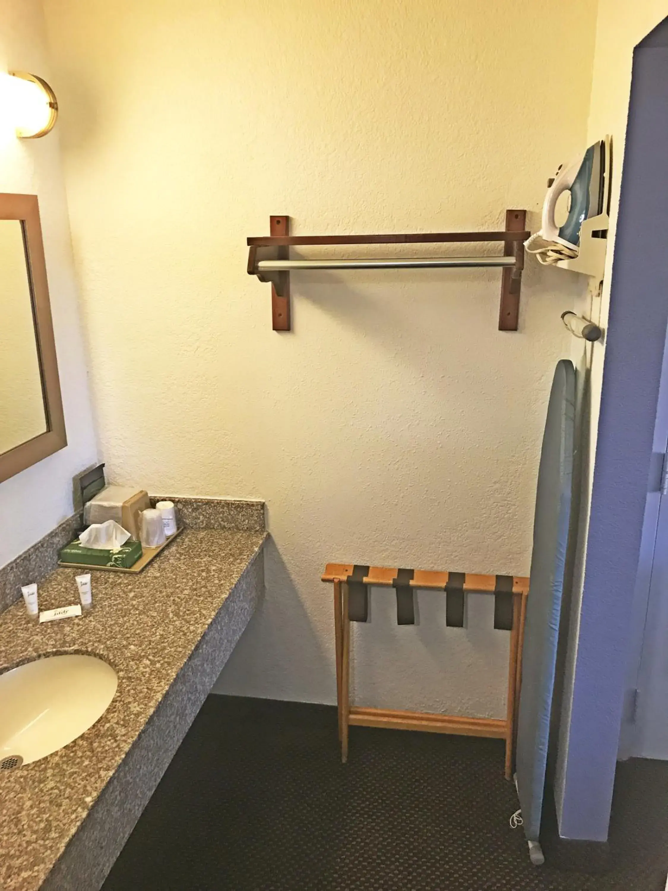 Bathroom in Days Inn & Suites Mobile