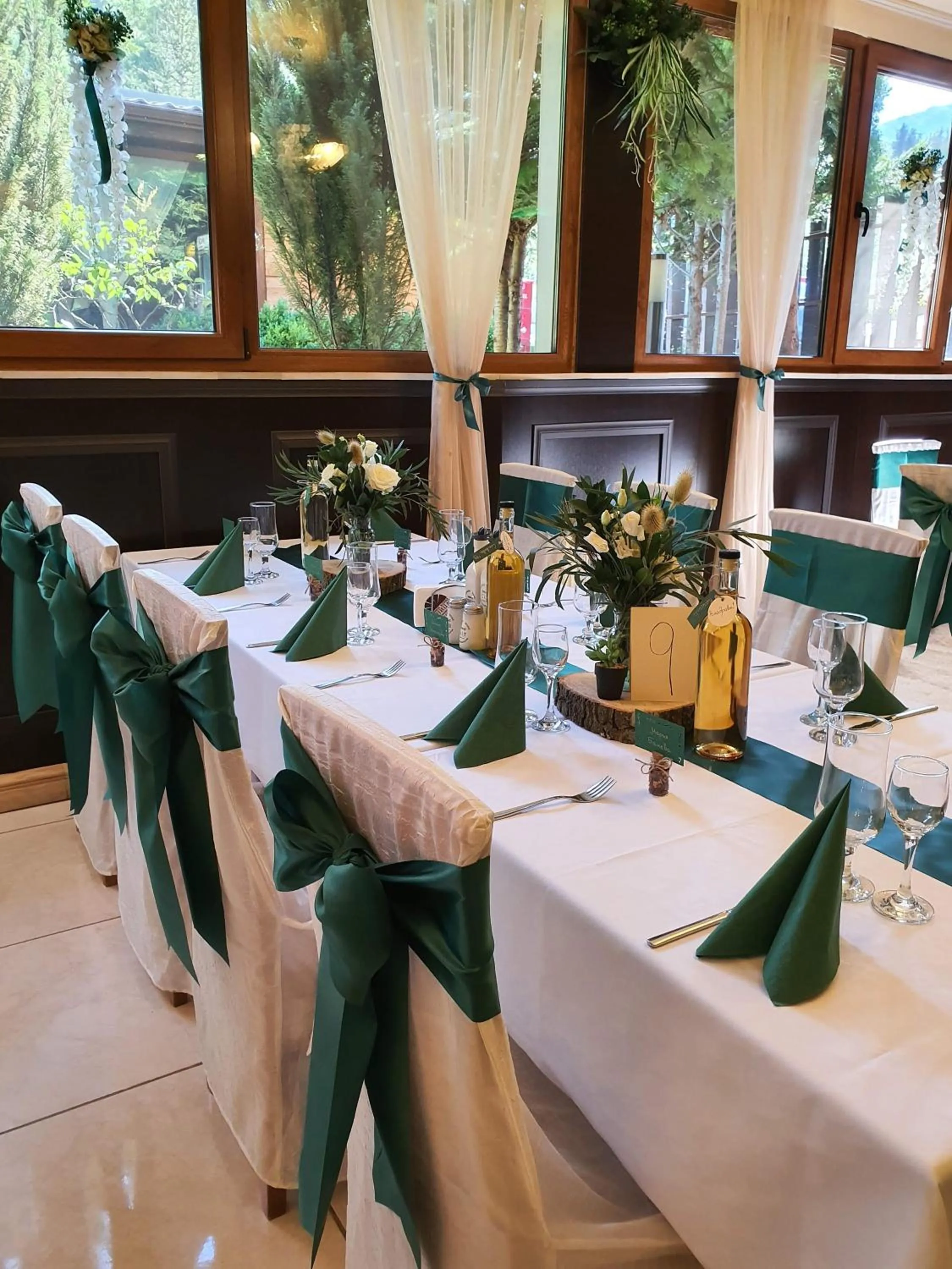 Restaurant/places to eat in Family Hotel Enica