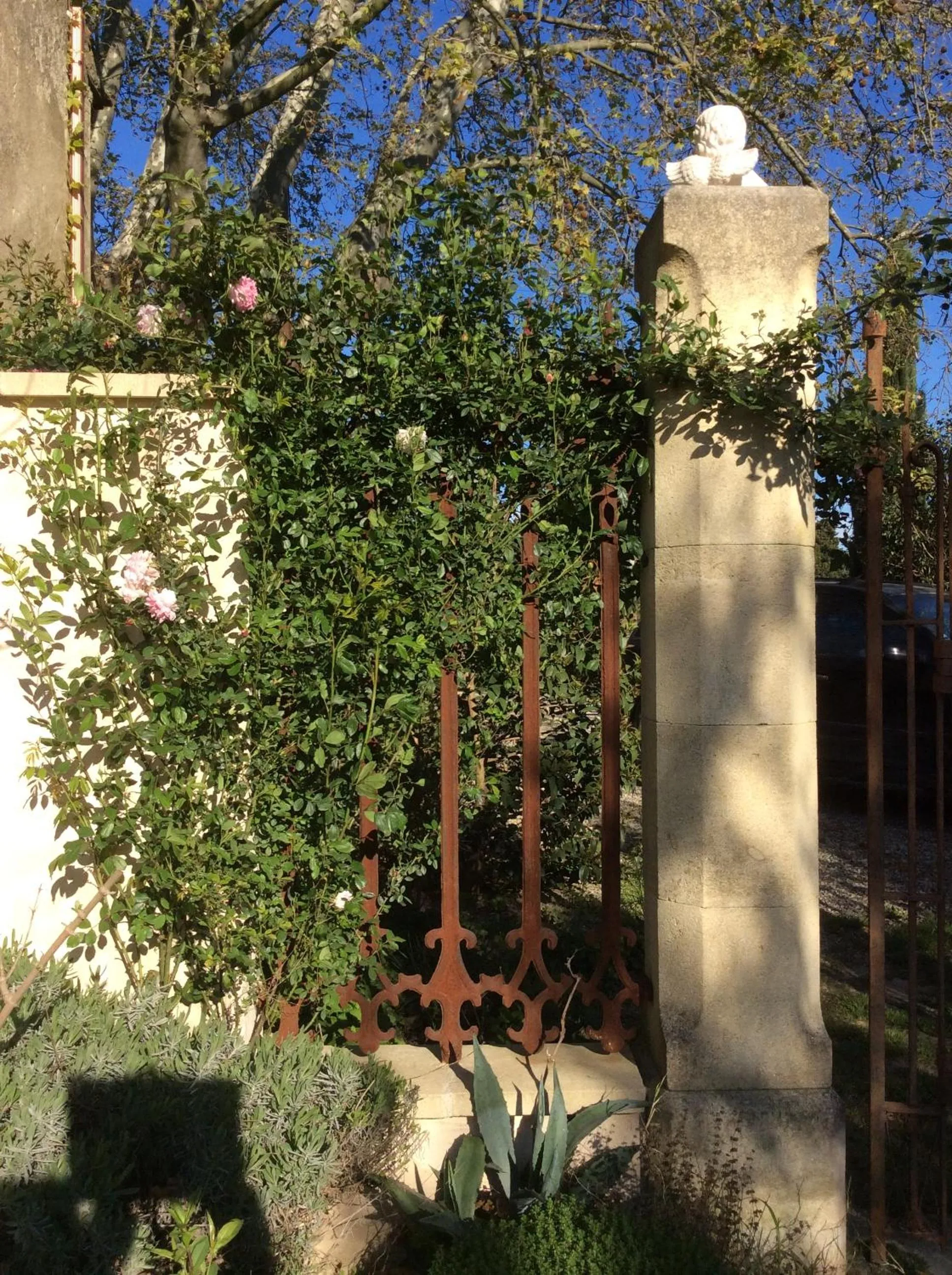 Decorative detail in Mas du Puits d'Amour