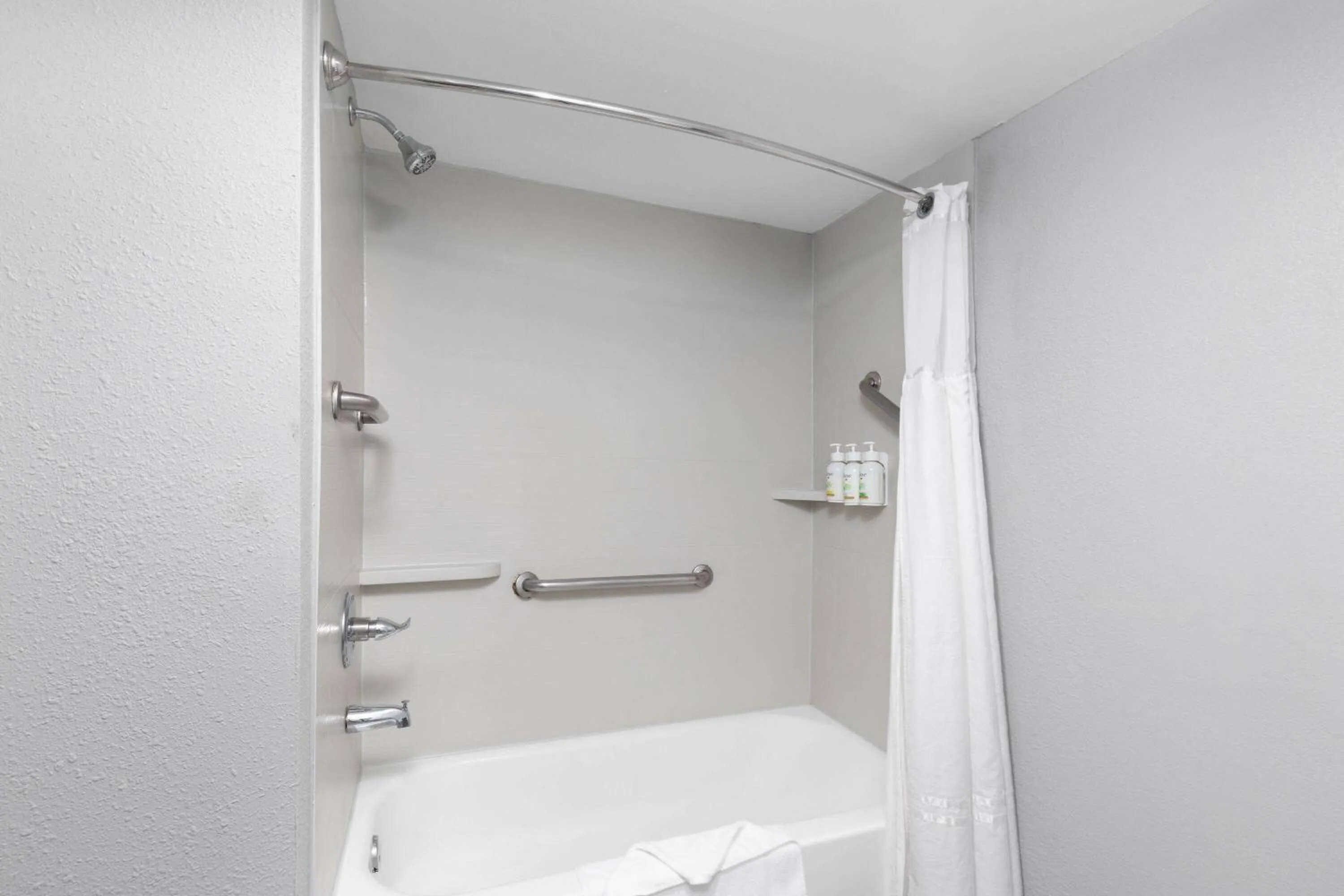 Bathroom in Baymont by Wyndham Mobile/Tillmans Corner