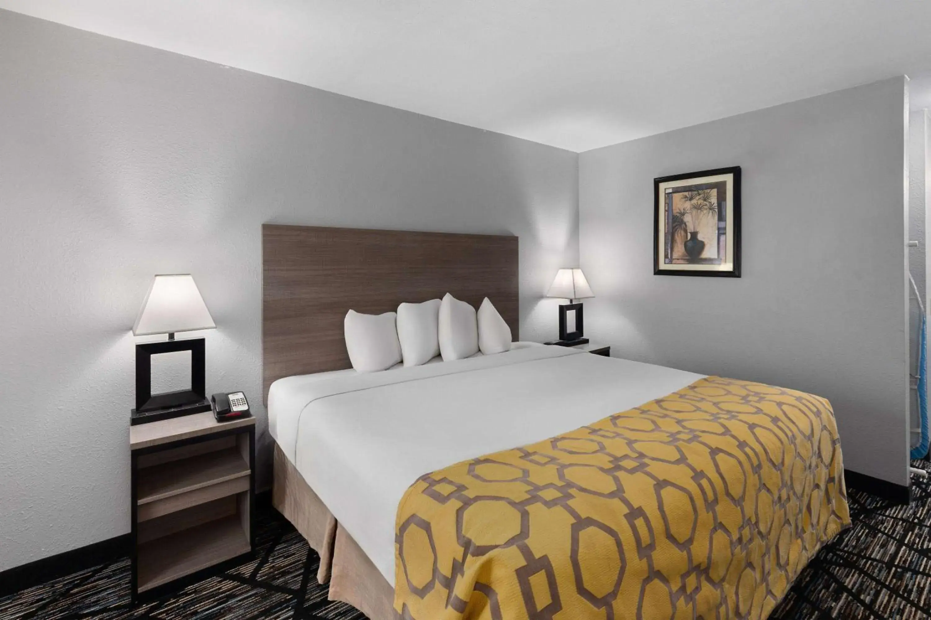 Photo of the whole room, Bed in Baymont by Wyndham Mobile/Tillmans Corner Photo of the whole room, Bed in Baymont by Wyndham Mobile/Tillmans Corner