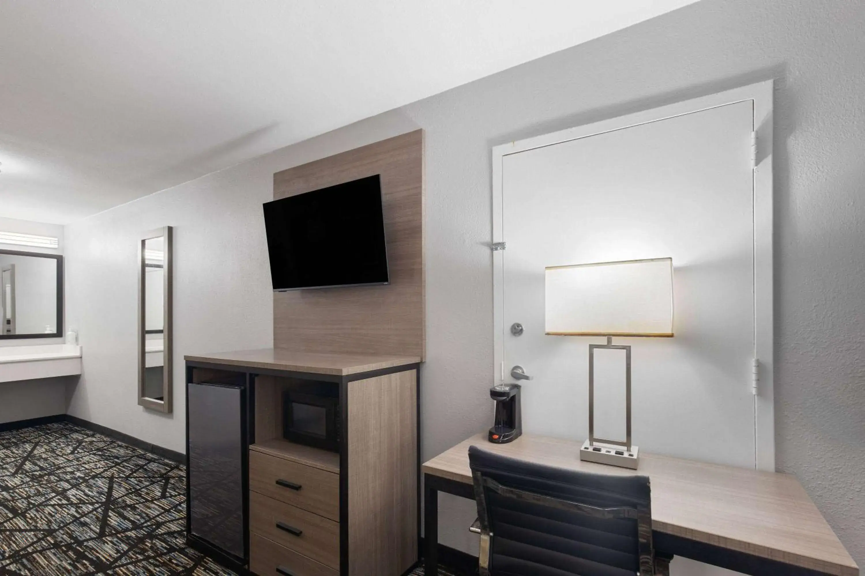 Photo of the whole room in Baymont by Wyndham Mobile/Tillmans Corner Photo of the whole room in Baymont by Wyndham Mobile/Tillmans Corner