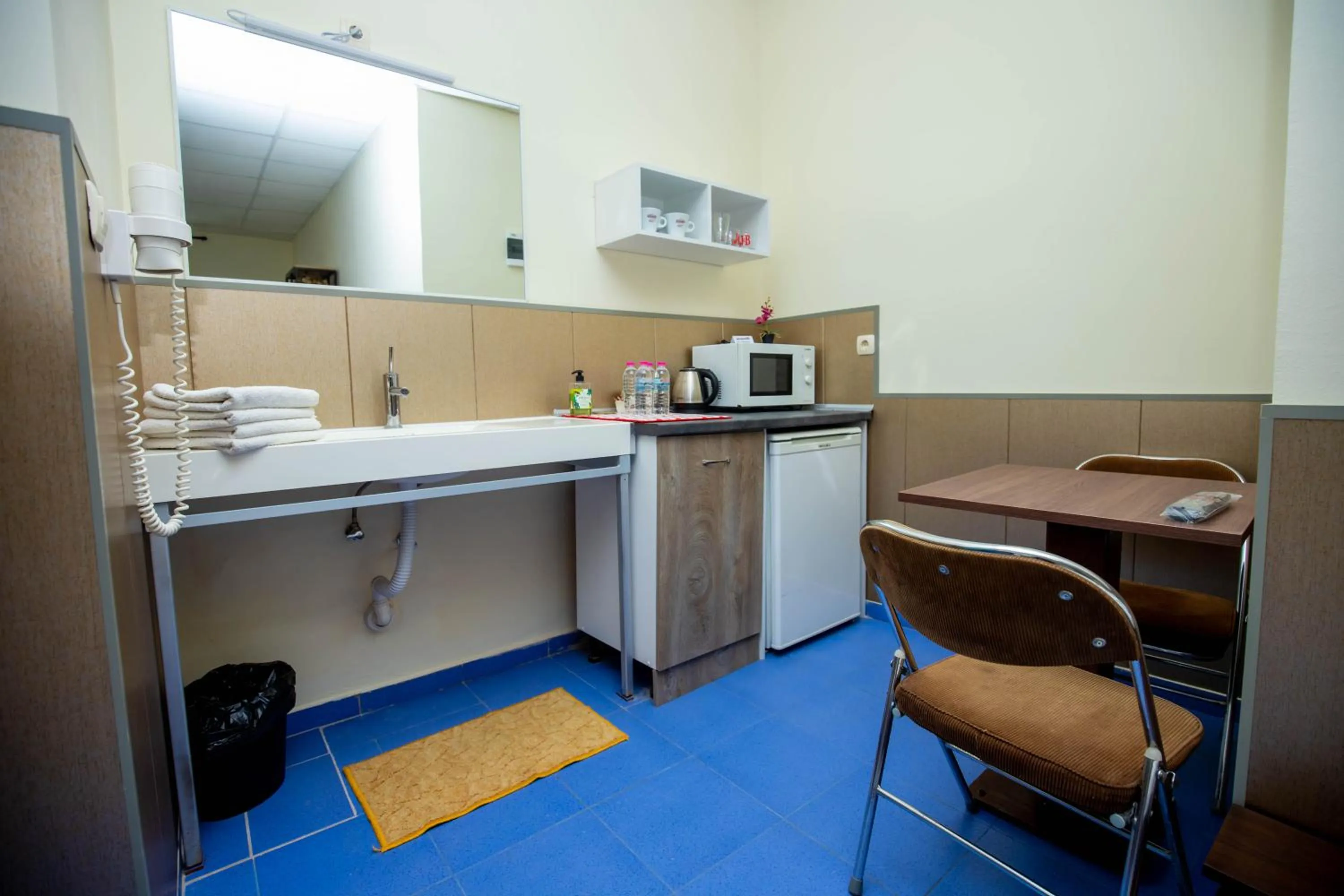 Coffee/tea facilities in Formula 1 Motel