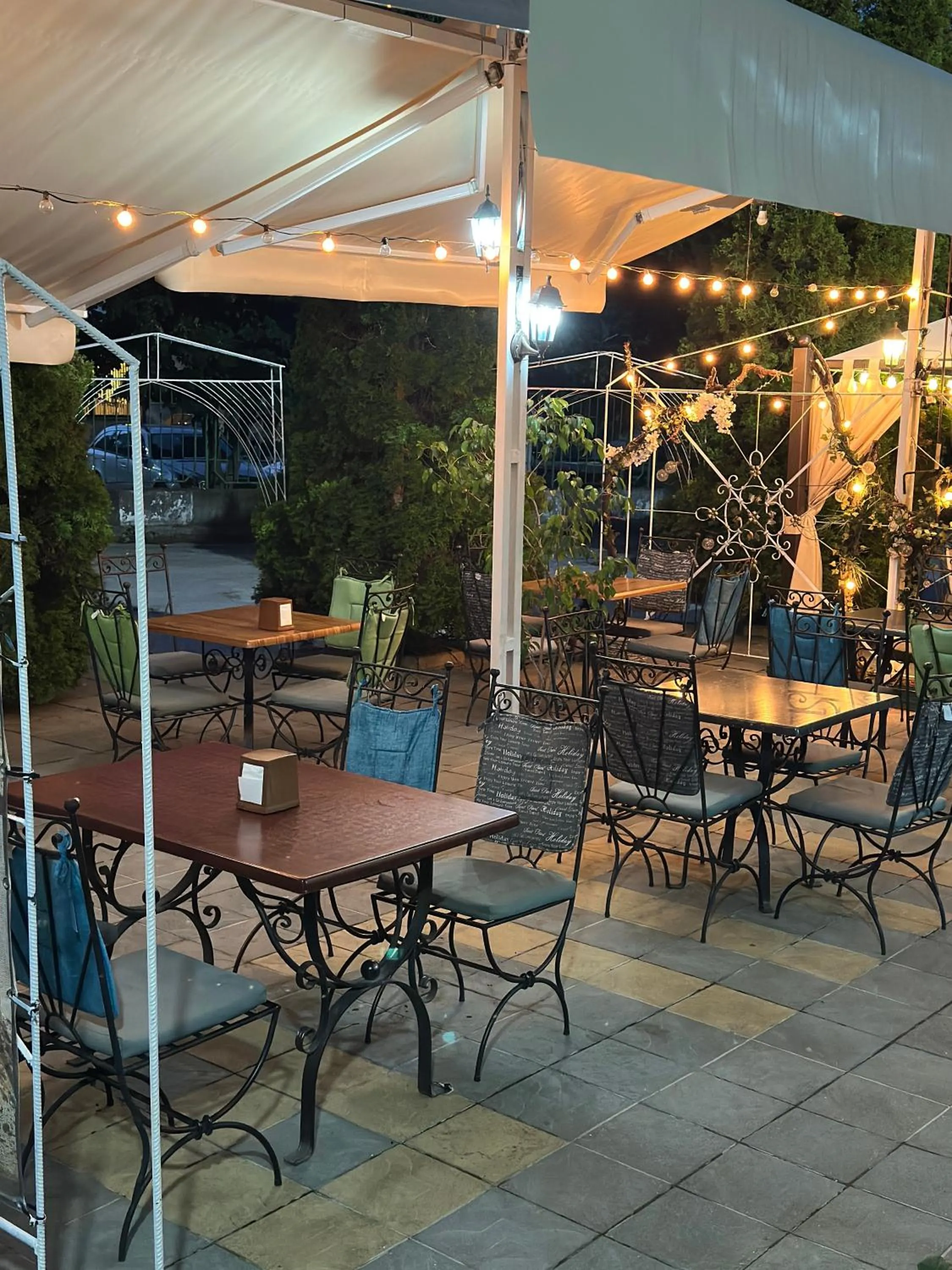 Restaurant/places to eat in Formula 1 Motel