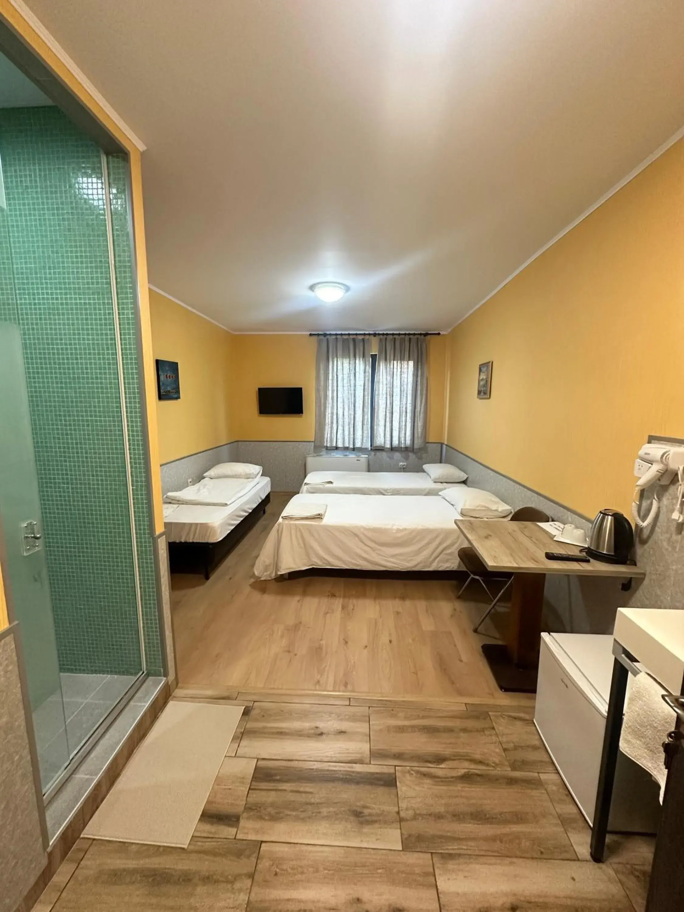 Triple Room in Formula 1 Motel Triple Room in Formula 1 Motel