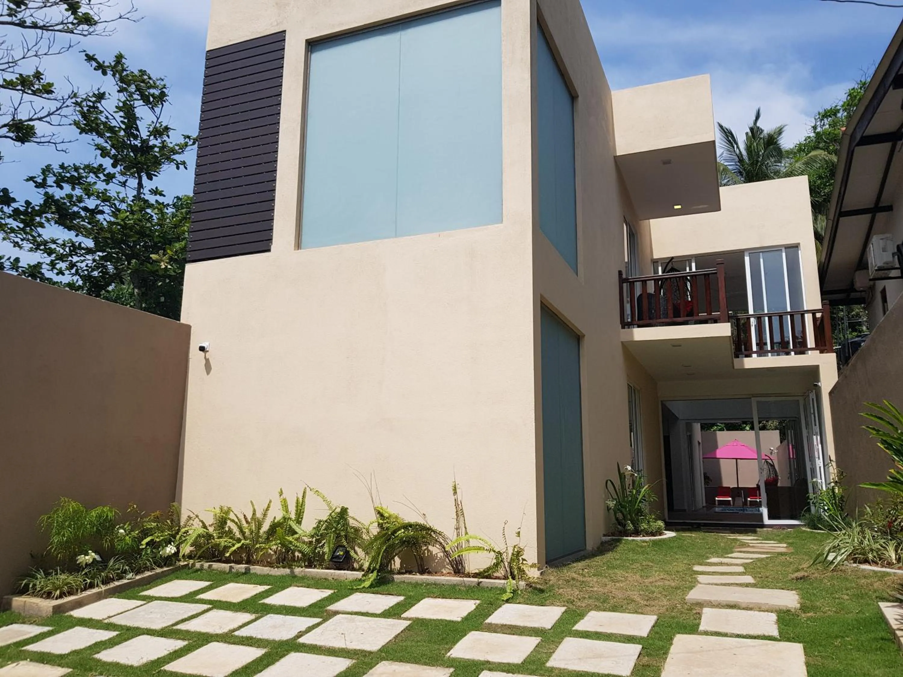 King Suite with Balcony in Kings Landing Unawatuna