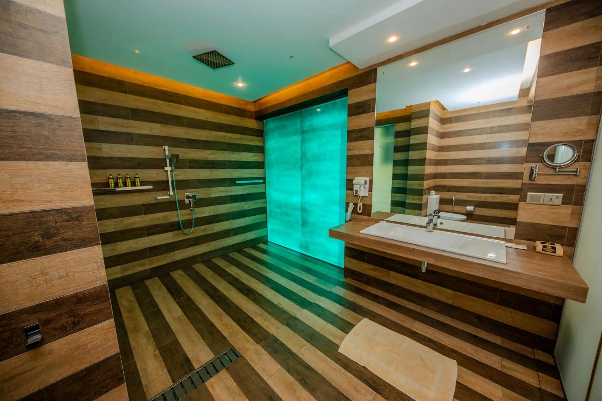 Bathroom in Kings Landing Unawatuna