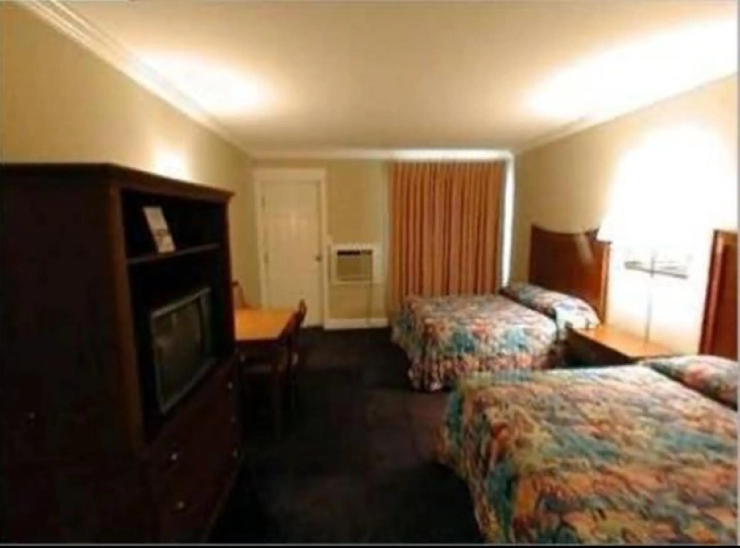 Photo of the whole room, Bed in Magnolia Beach Inn - Fairhope