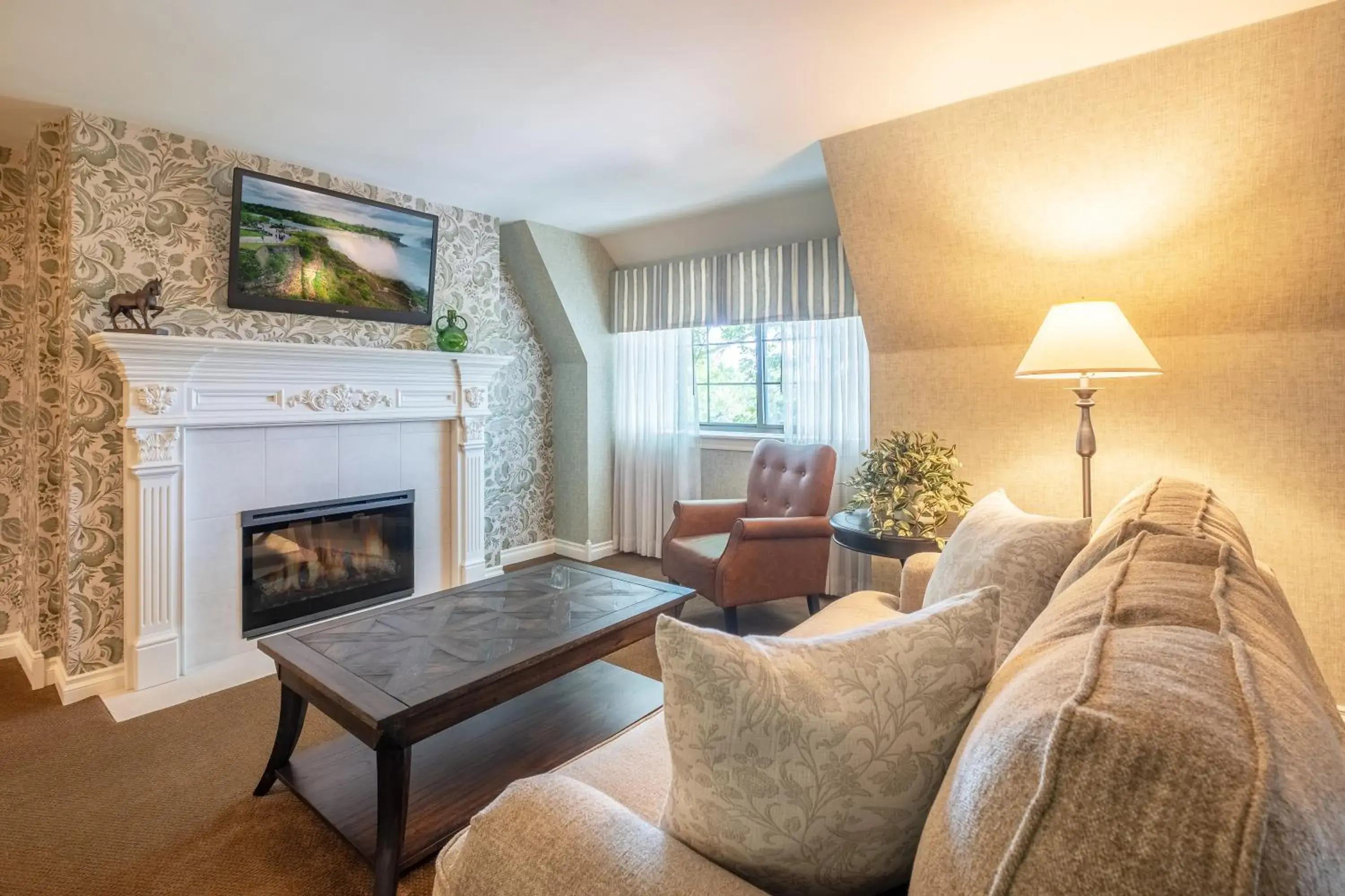 Living room in Red Coach Inn Living room in Red Coach Inn