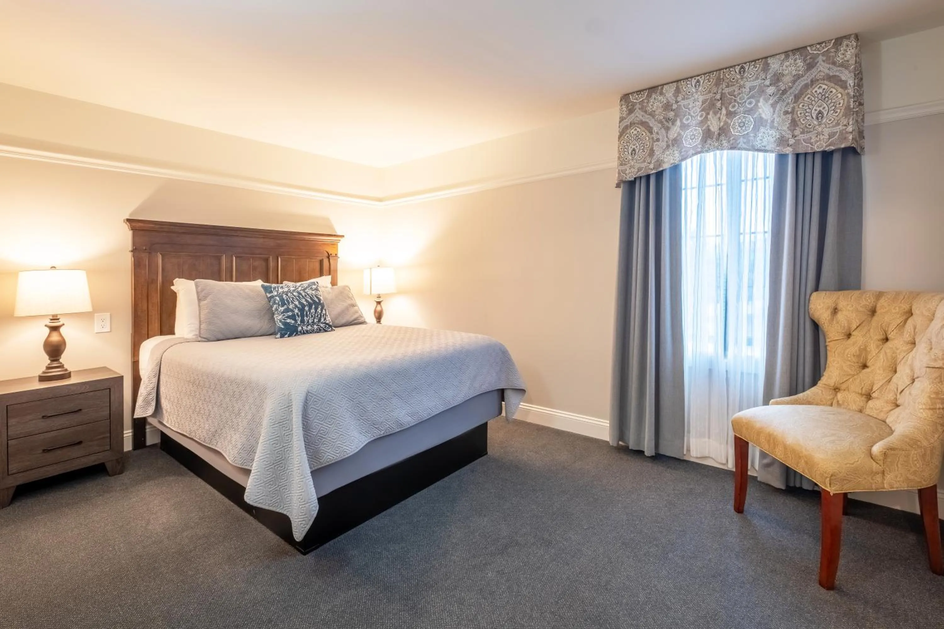 Bedroom, Bed in Red Coach Inn