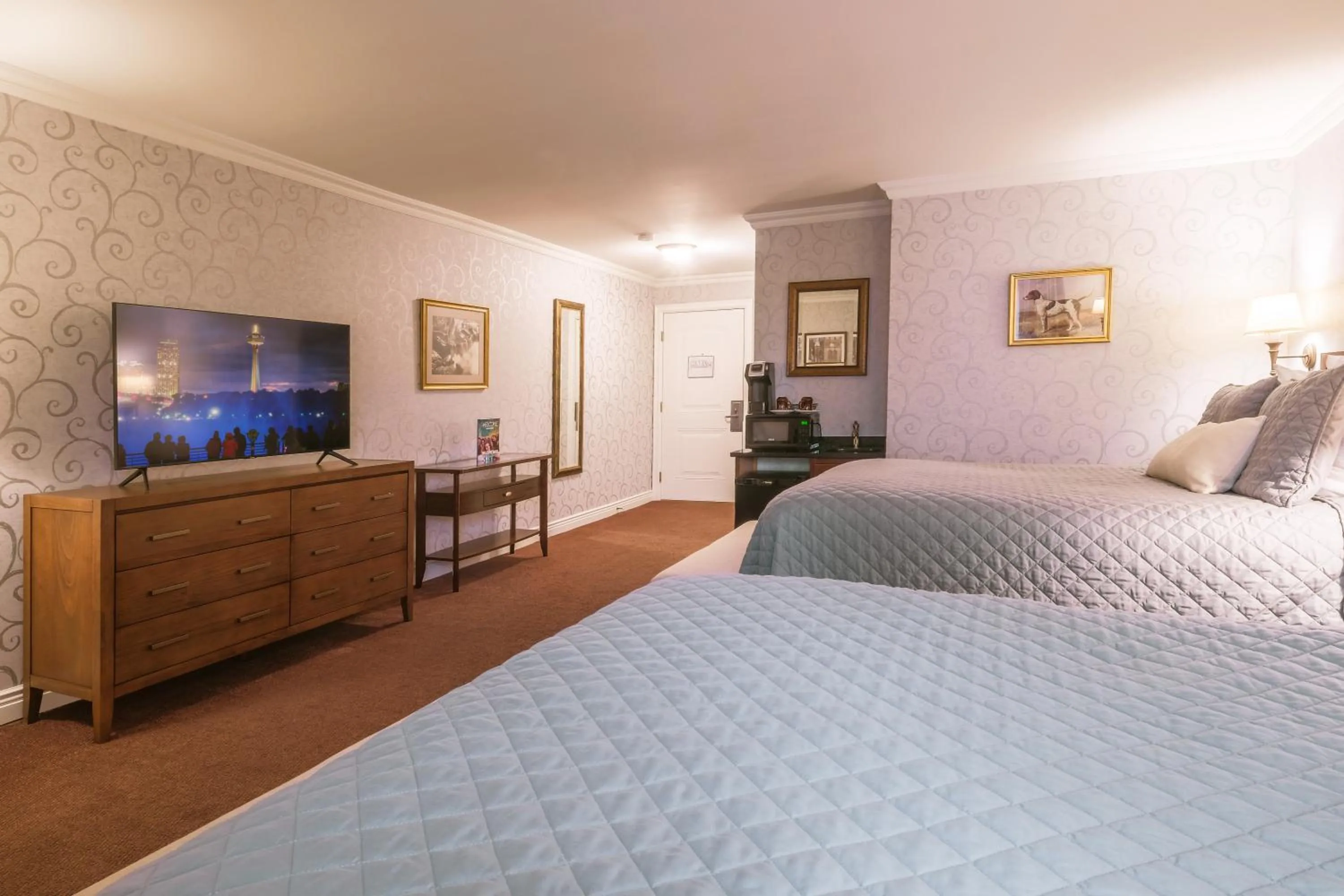 Bedroom, Bed in Red Coach Inn