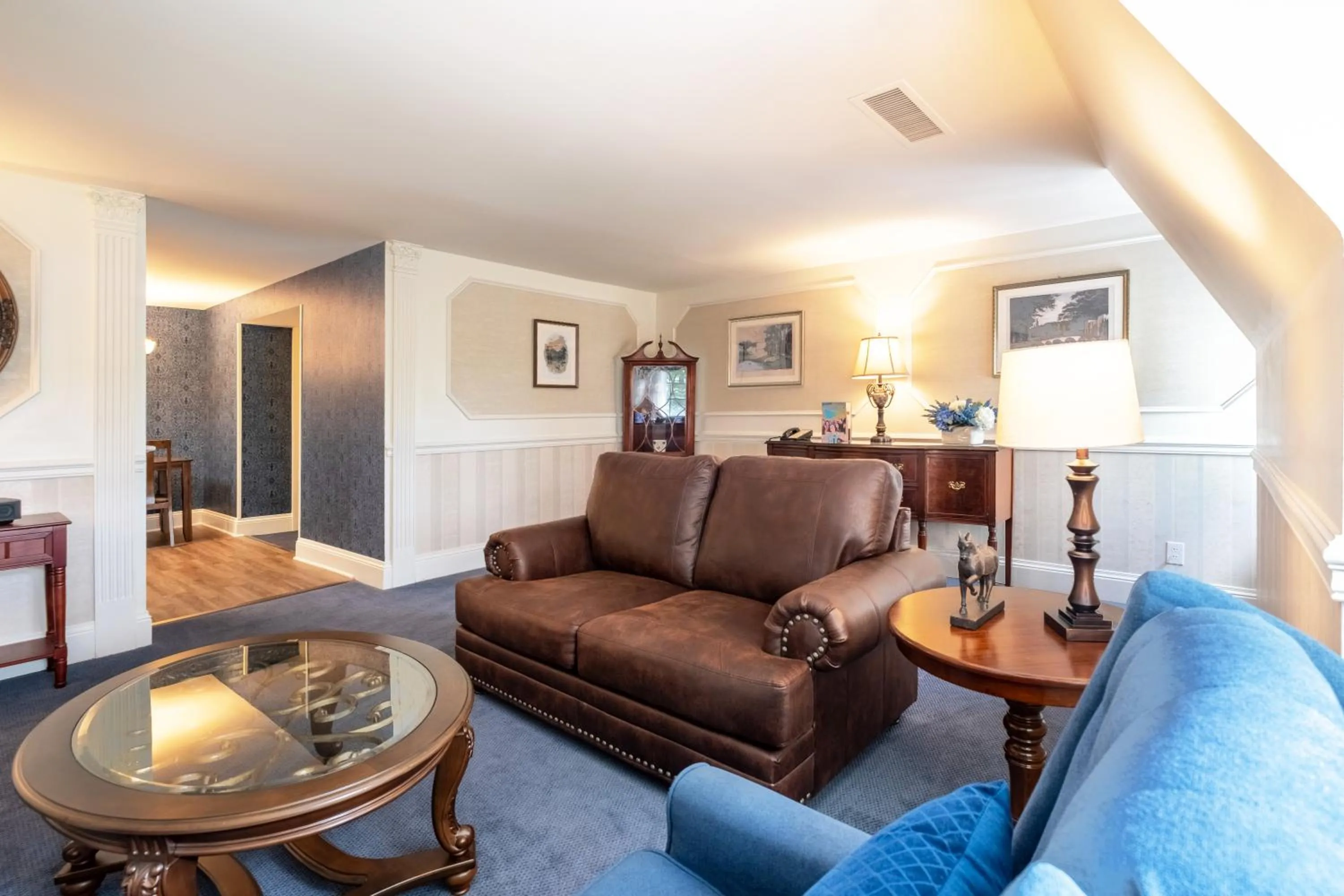 Living room in Red Coach Inn