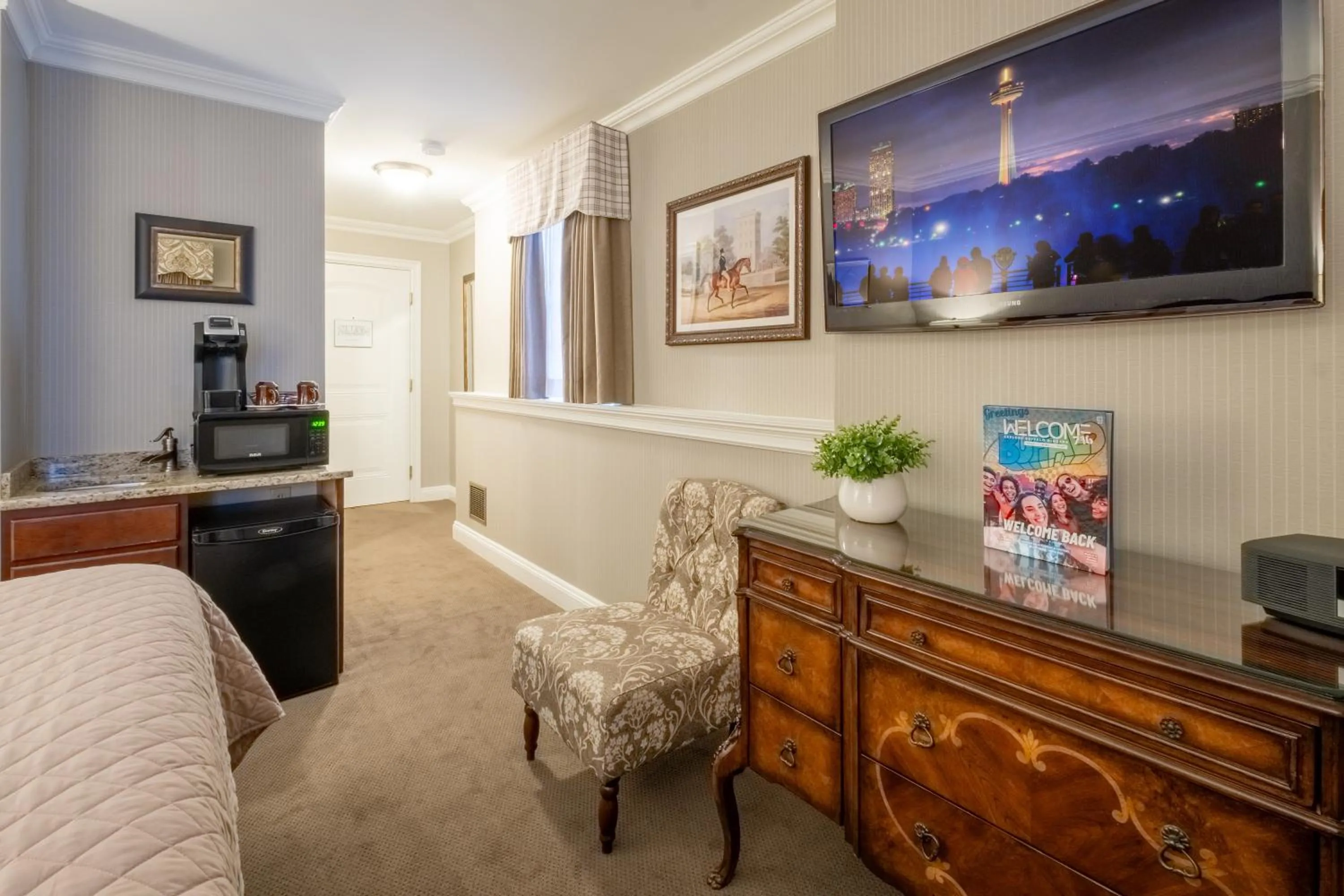 Bedroom in Red Coach Inn