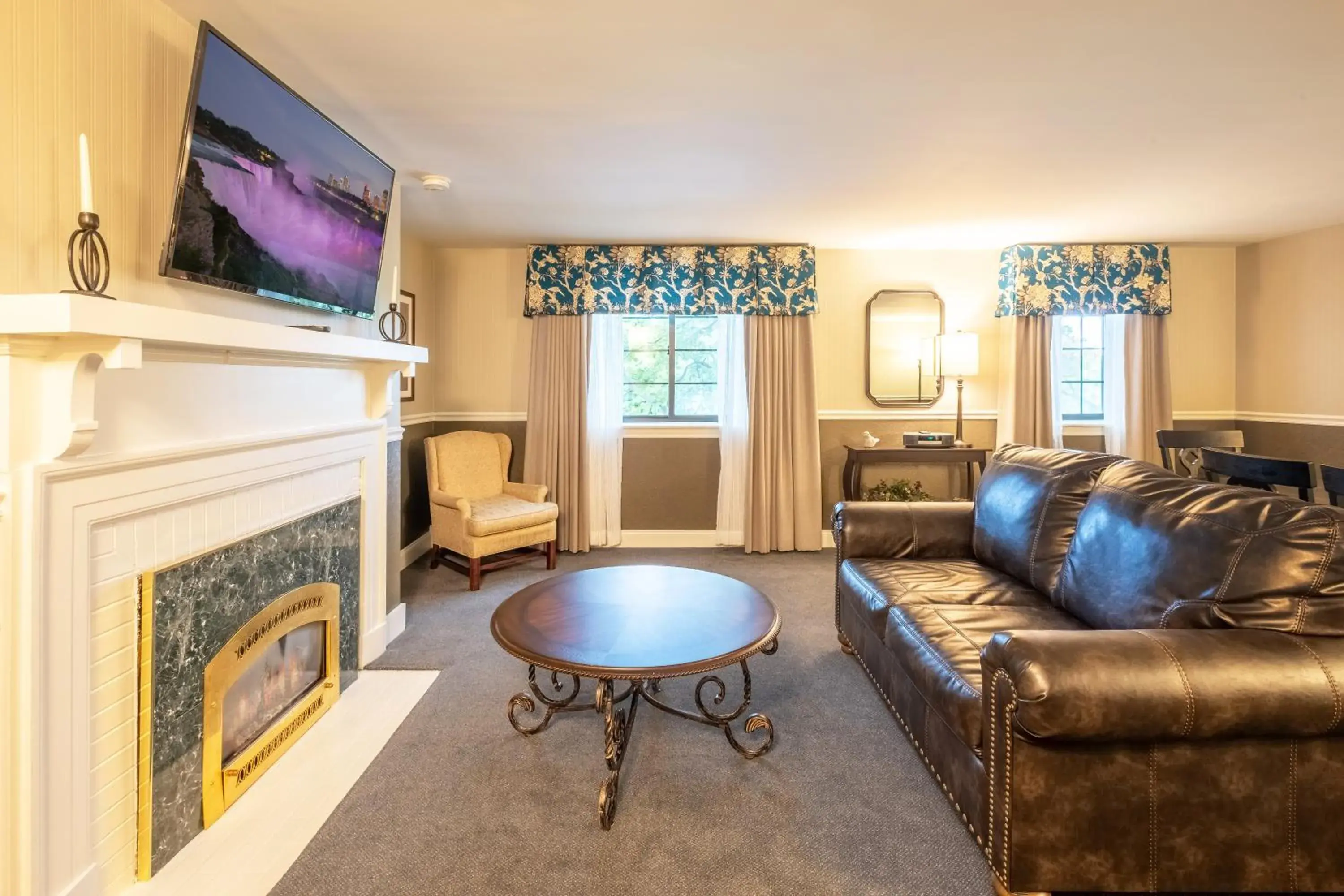 Living room in Red Coach Inn Living room in Red Coach Inn