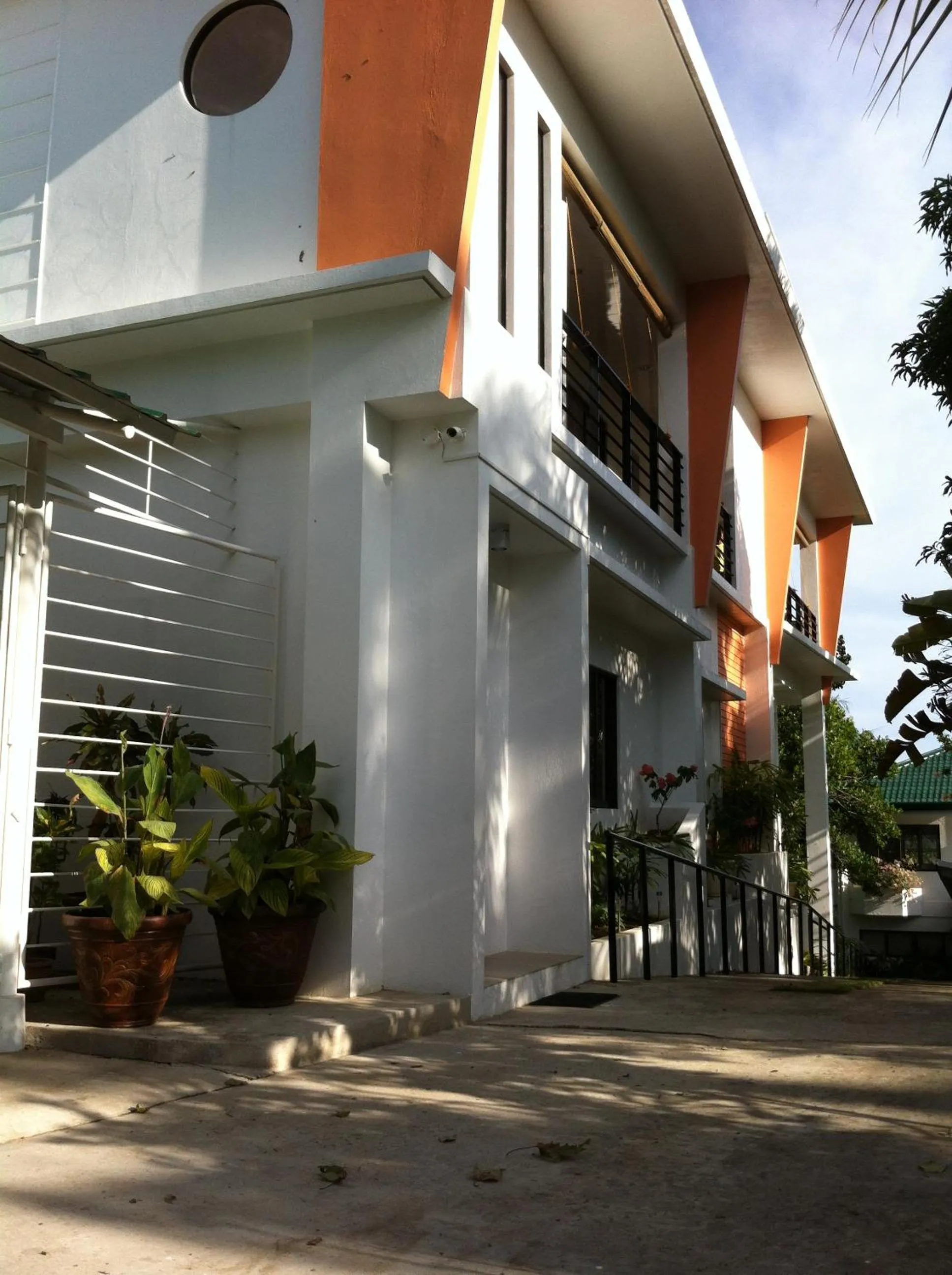 Property building in Lola's Guest House