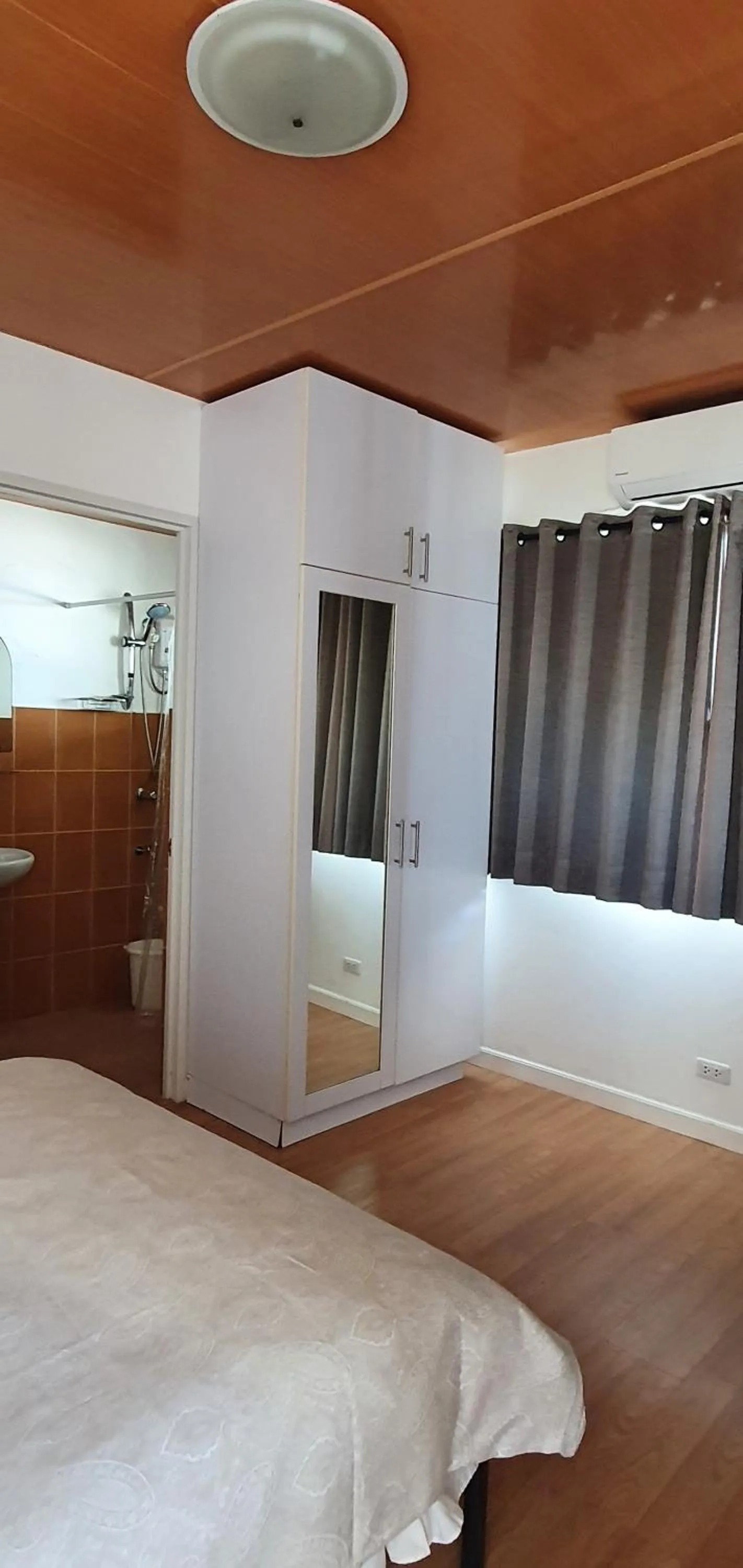 Bedroom, Bed in Lola's Guest House