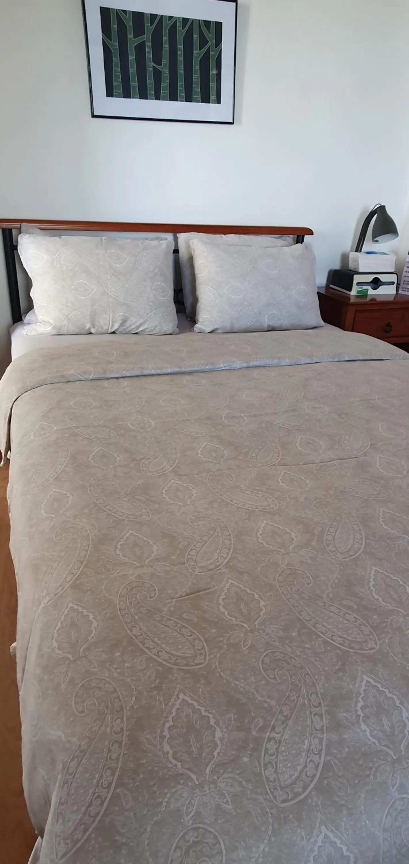 Bedroom, Bed in Lola's Guest House