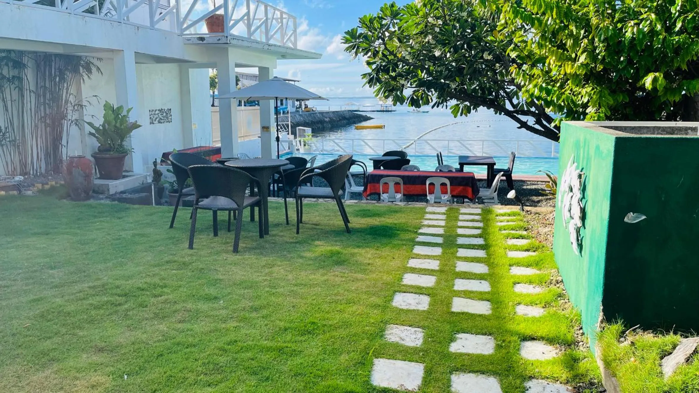 Swimming pool in Lola's Guest House