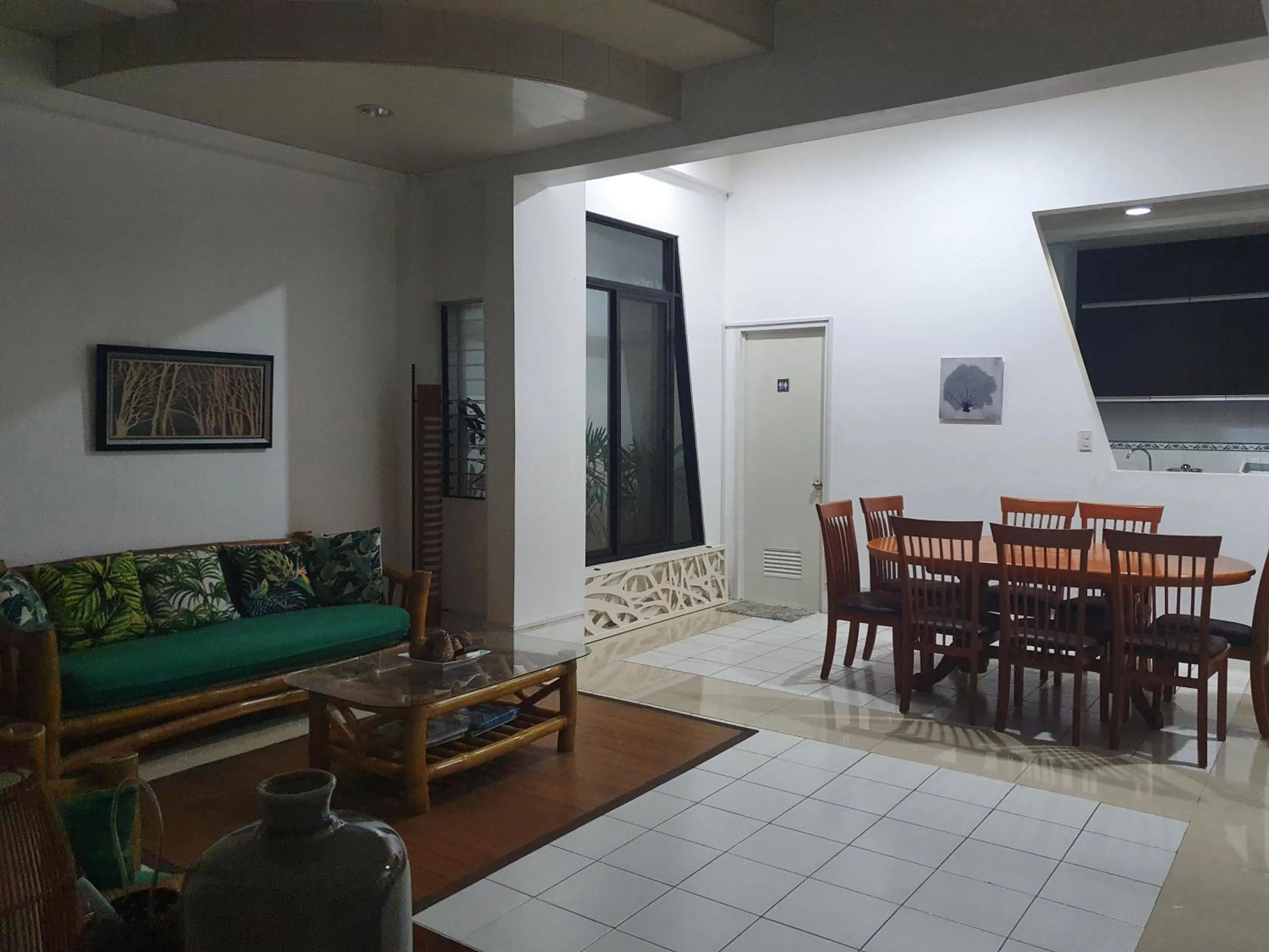 Dining area in Lola's Guest House