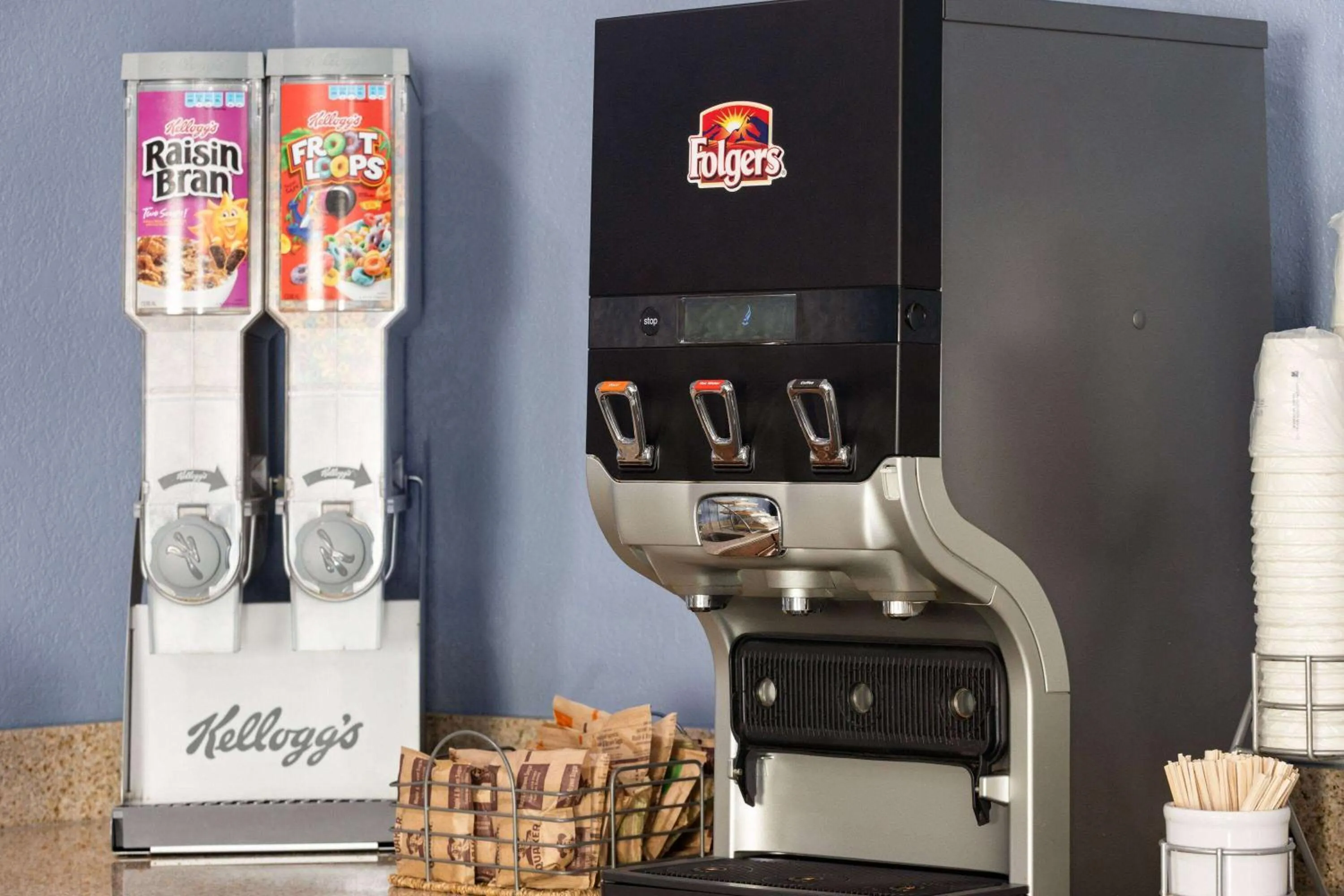 Breakfast in Days Inn & Suites by Wyndham Green Bay WI