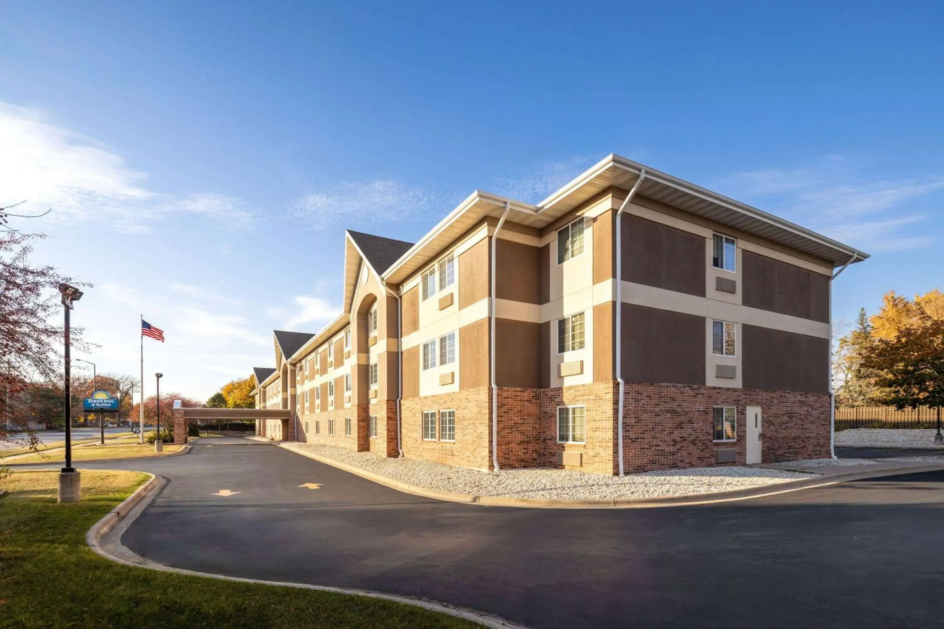 Days Inn & Suites by Wyndham Green Bay WI Days Inn & Suites by Wyndham Green Bay WI