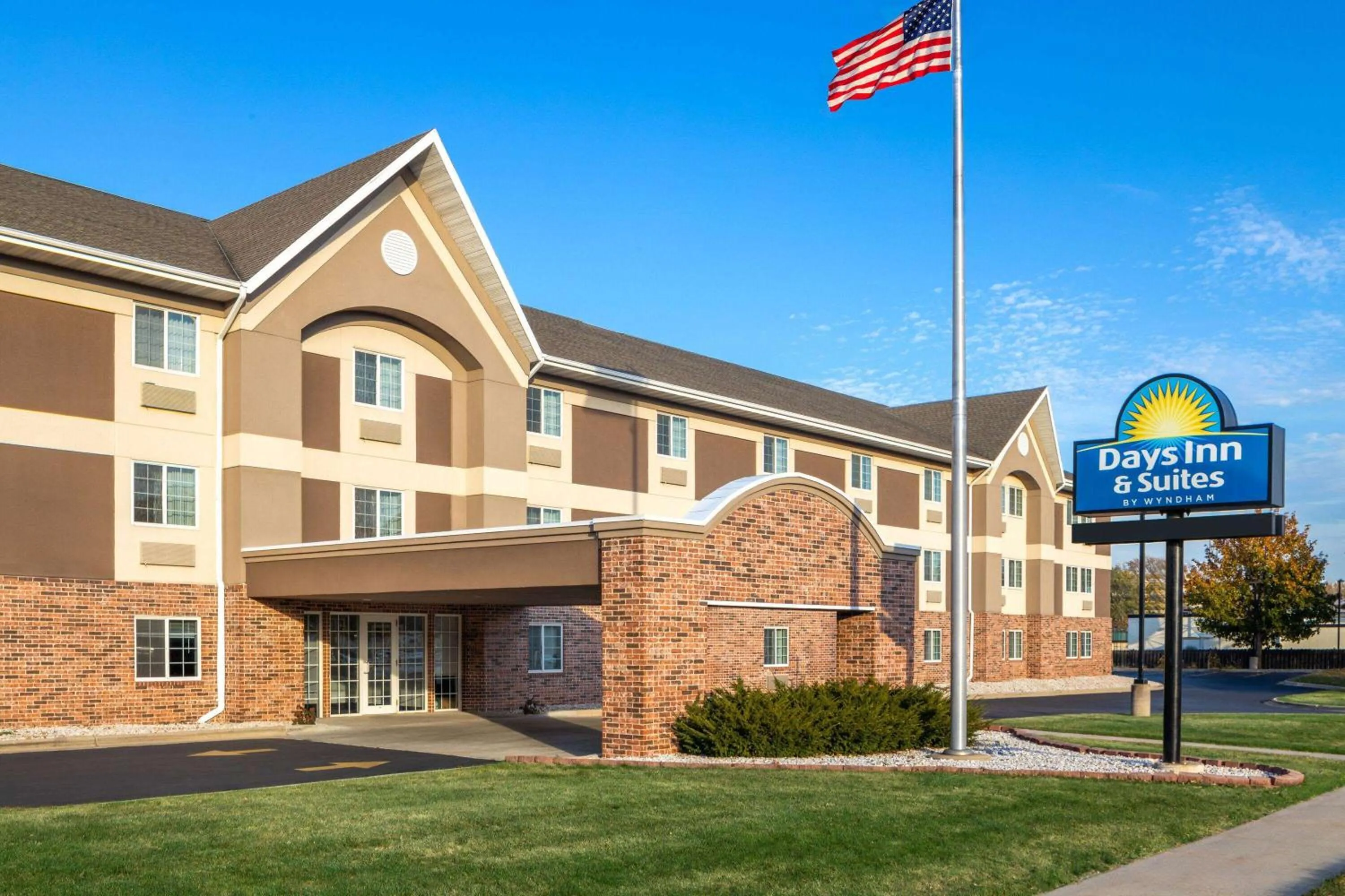 Property building in Days Inn & Suites by Wyndham Green Bay WI