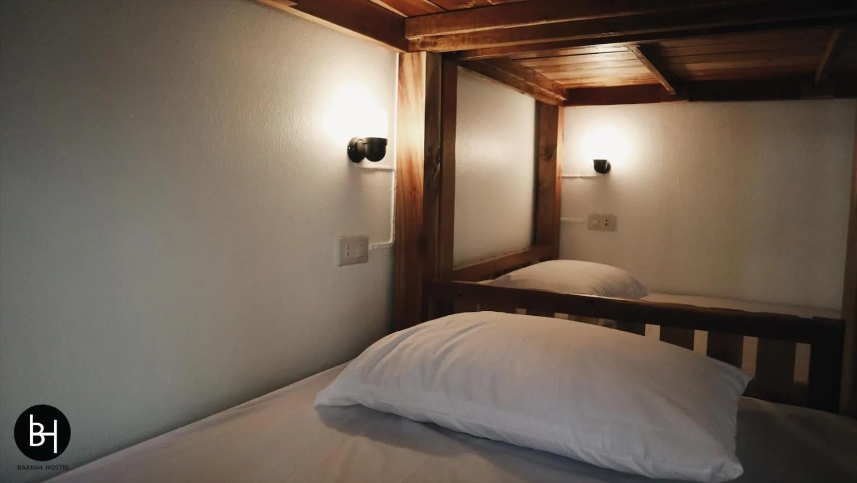 Photo of the whole room, Bed in BAAN64 Hostel