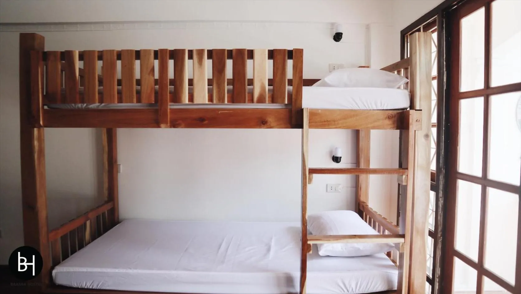 Photo of the whole room, Bed in BAAN64 Hostel