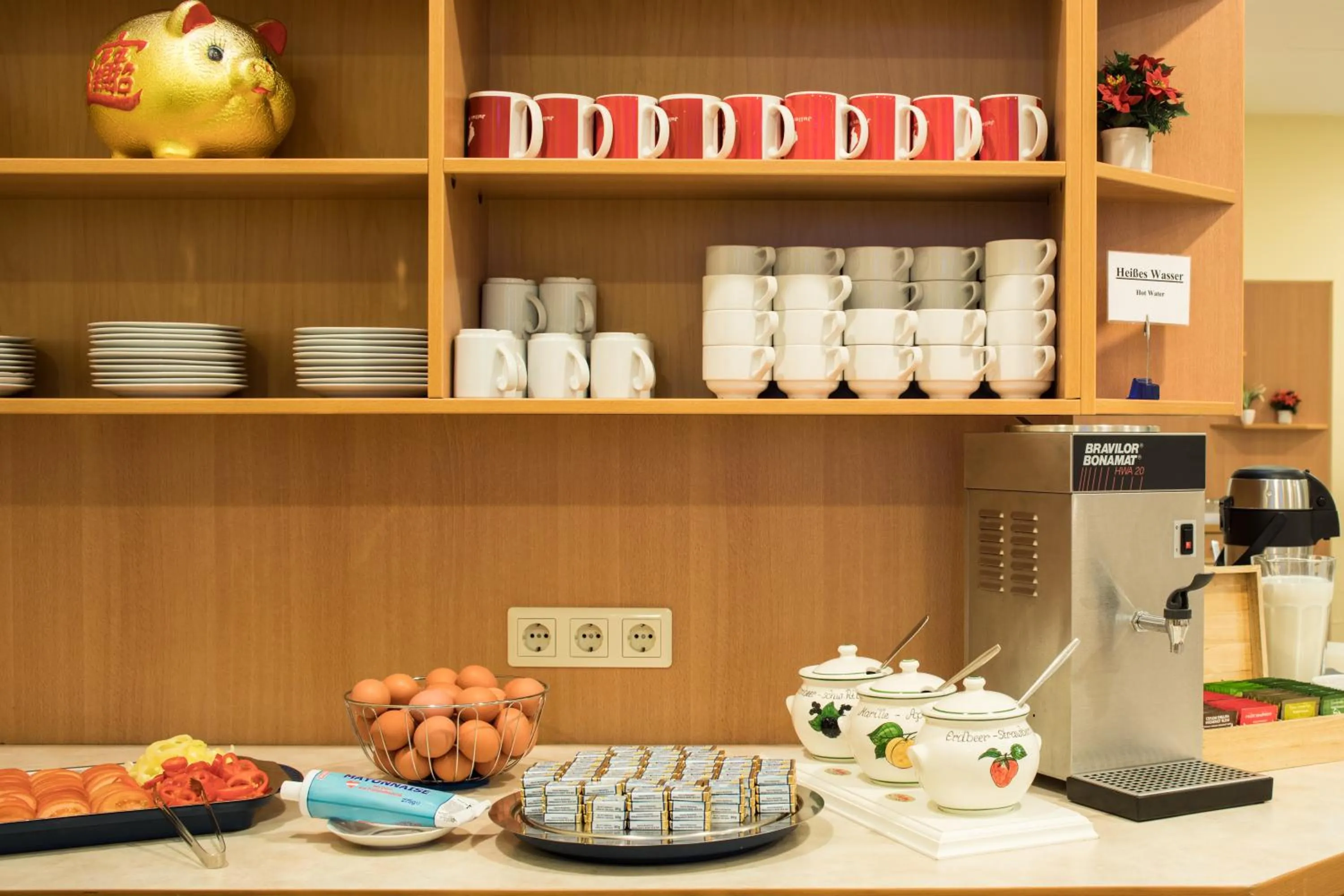 Coffee/tea facilities in Hotel Admiral
