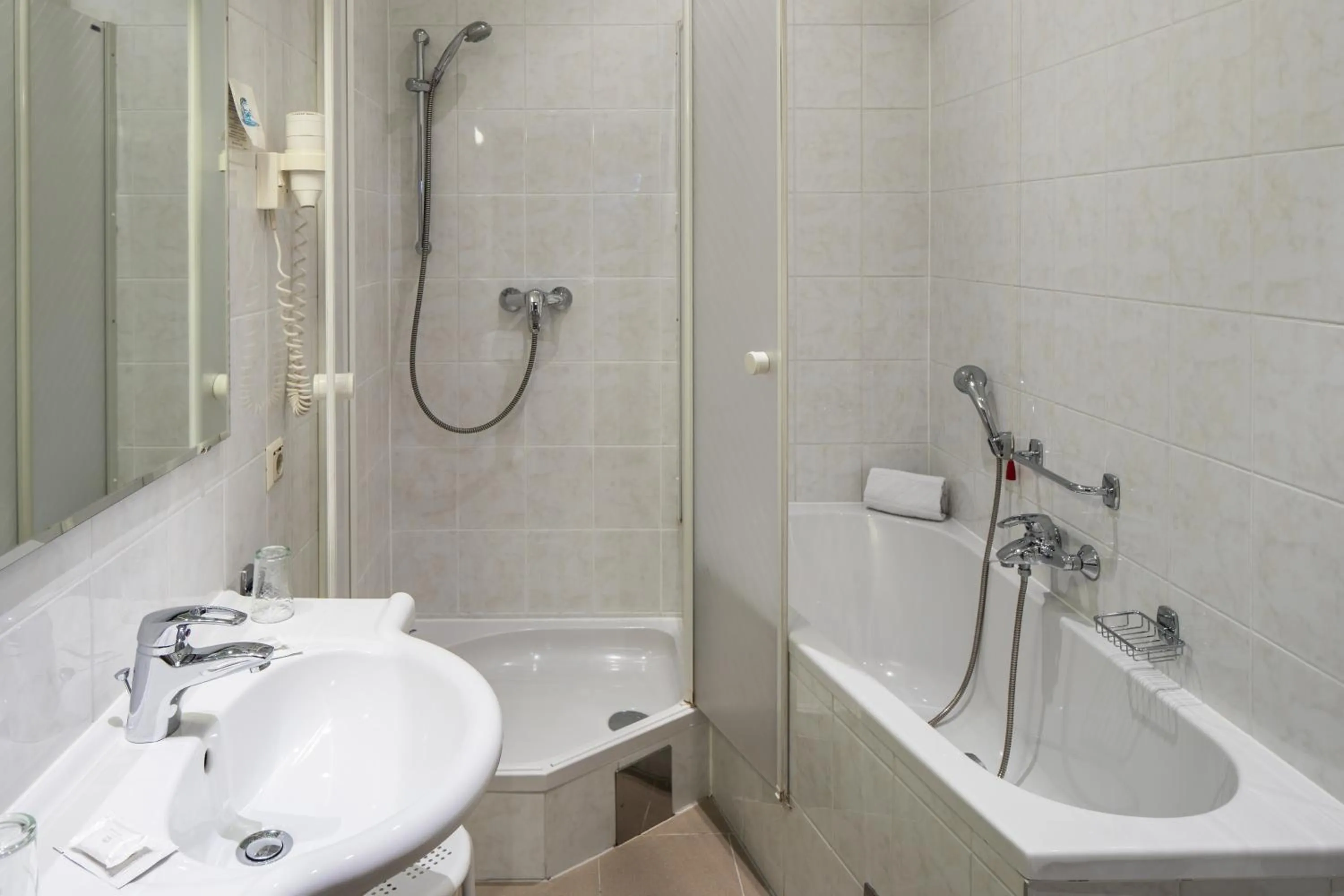 Bathroom in Hotel Admiral