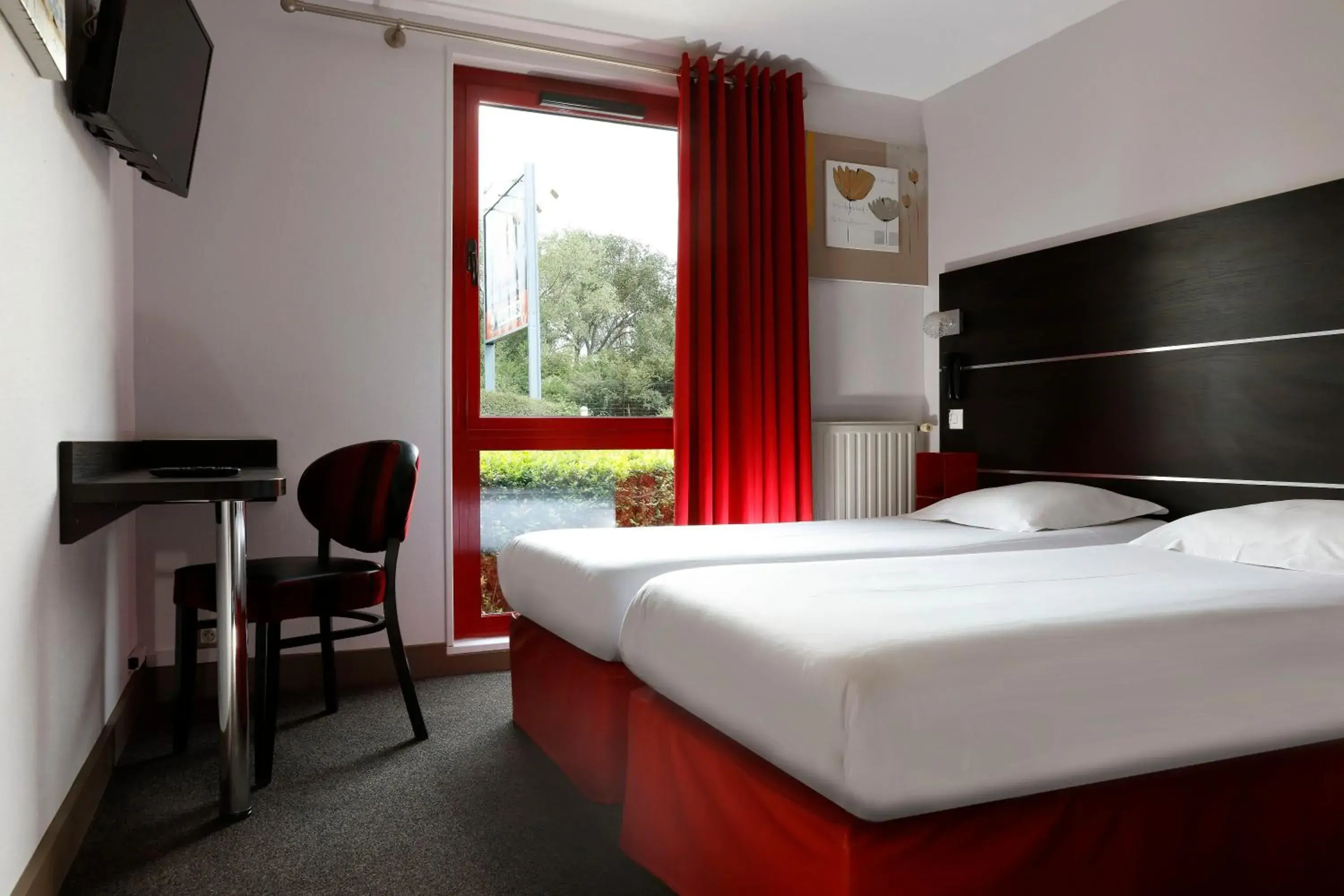 Twin Room in Hôtel Restaurant Le Colibri Twin Room in Hôtel Restaurant Le Colibri