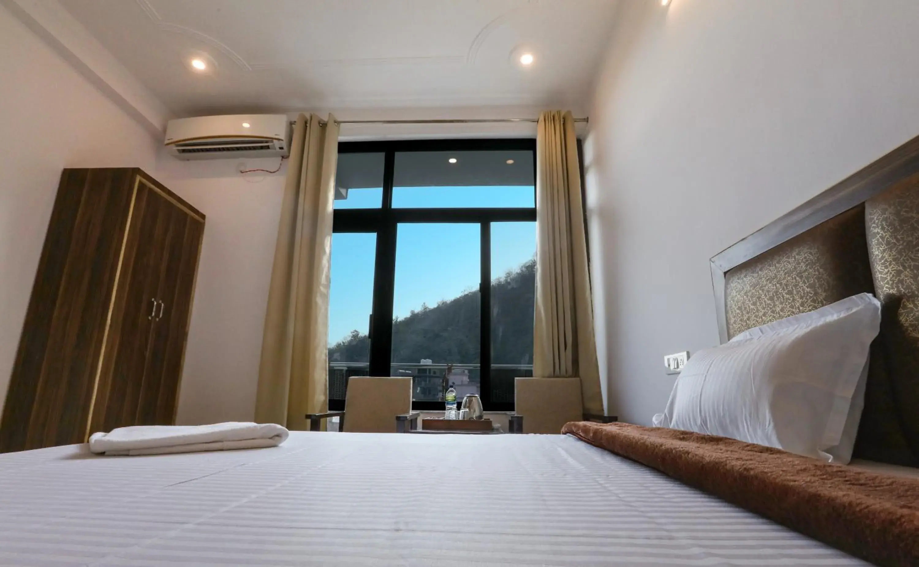 Bed in Hotel Tapovan Cottage Bed in Hotel Tapovan Cottage