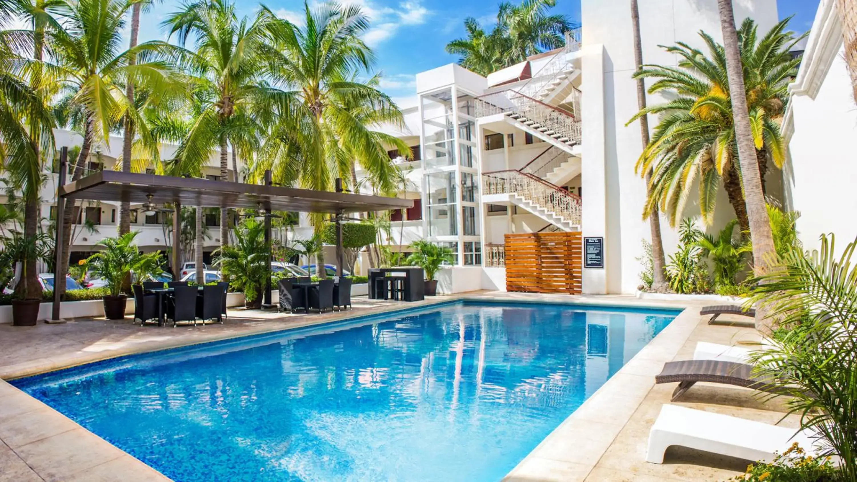 Swimming pool in Wyndham Garden Los Mochis Plaza Inn Swimming pool in Wyndham Garden Los Mochis Plaza Inn