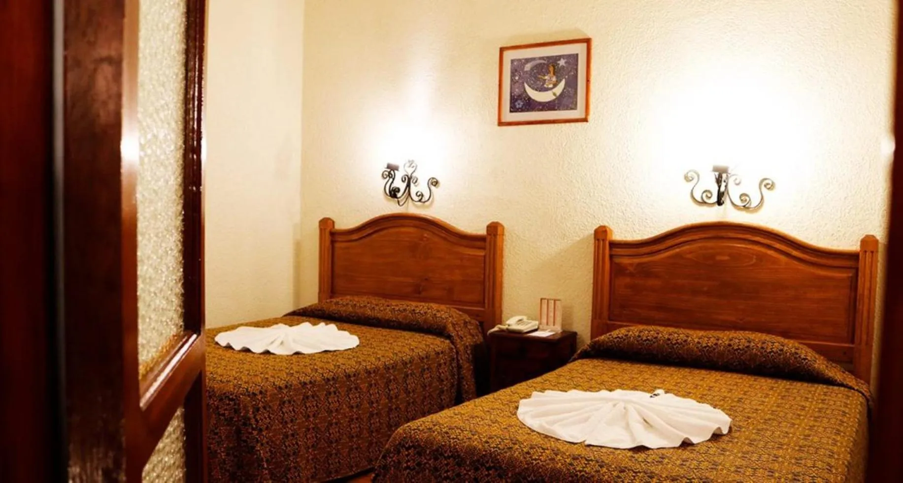 Photo of the whole room in Hotel Don Quijote