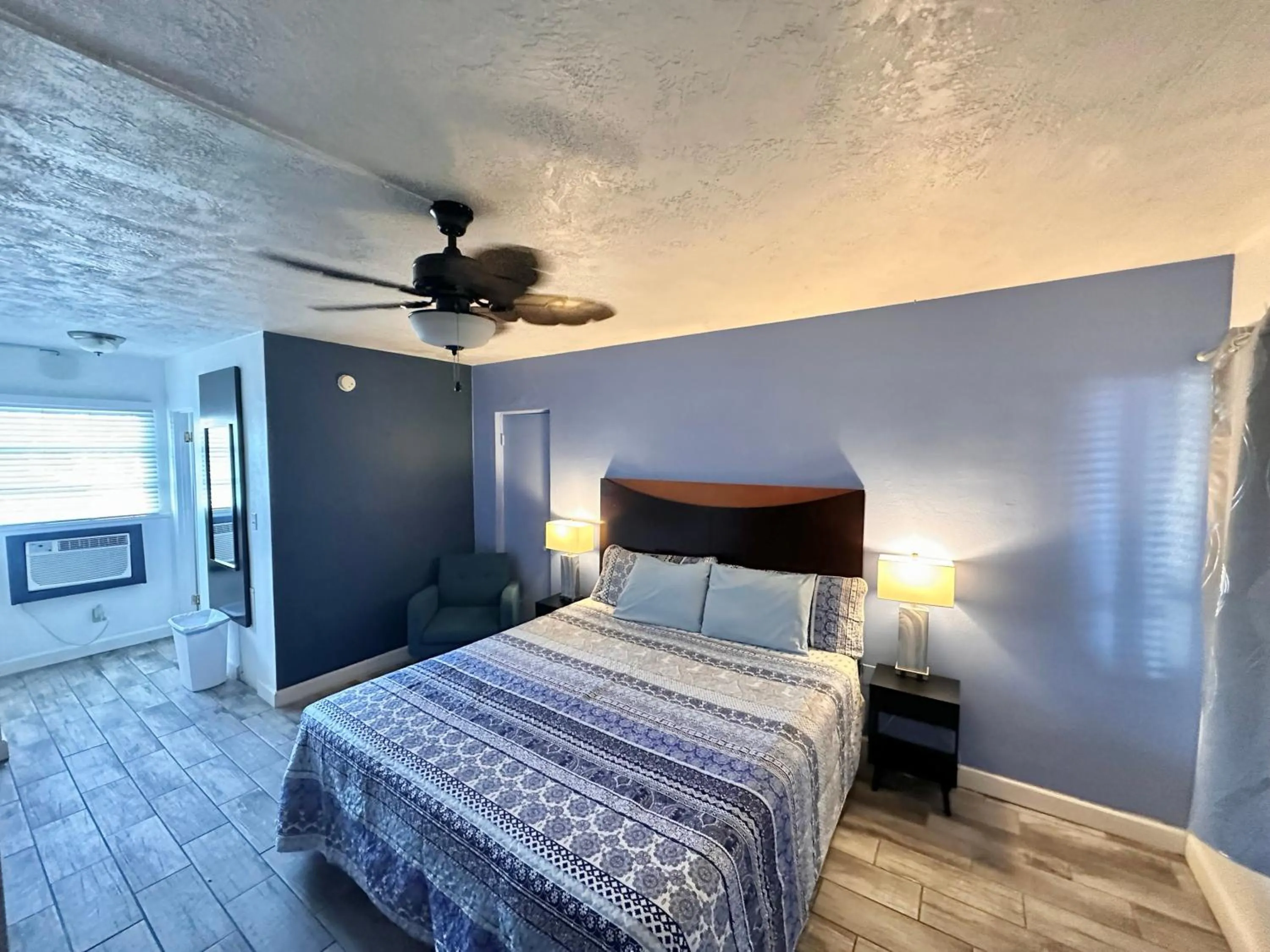 Bed in Malibu Resort Motel