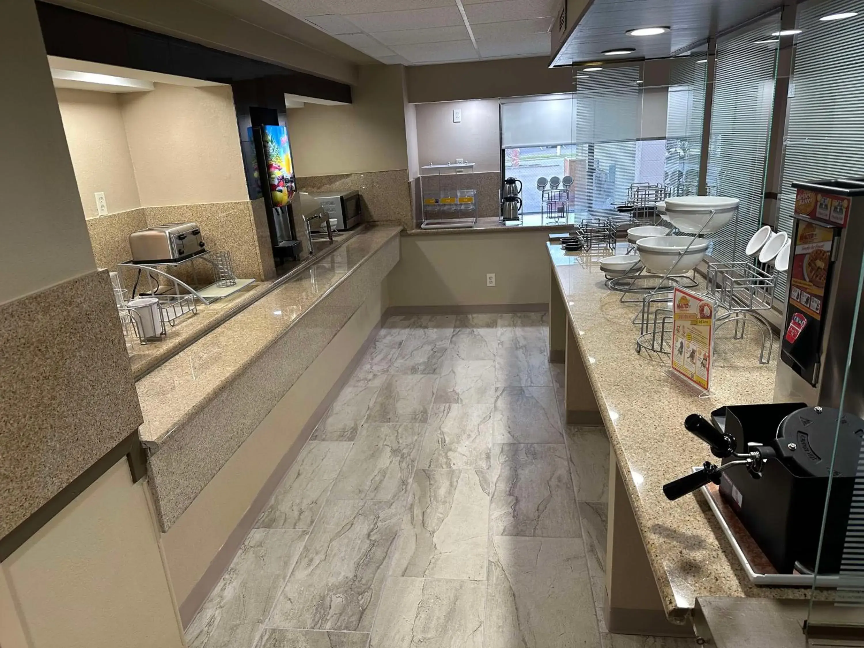 Breakfast in SureStay Plus by Best Western Mobile I-65 Breakfast in SureStay Plus by Best Western Mobile I-65