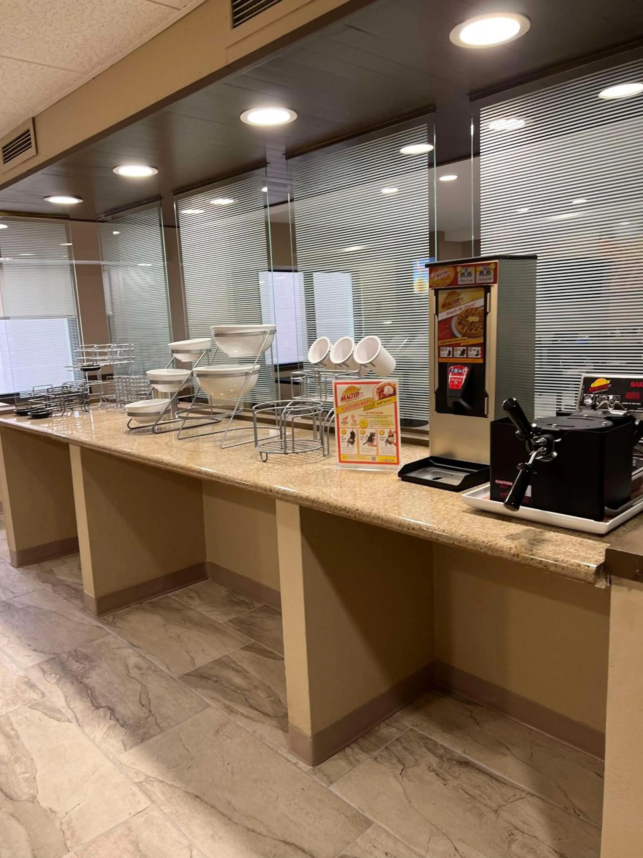 Breakfast in SureStay Plus by Best Western Mobile I-65