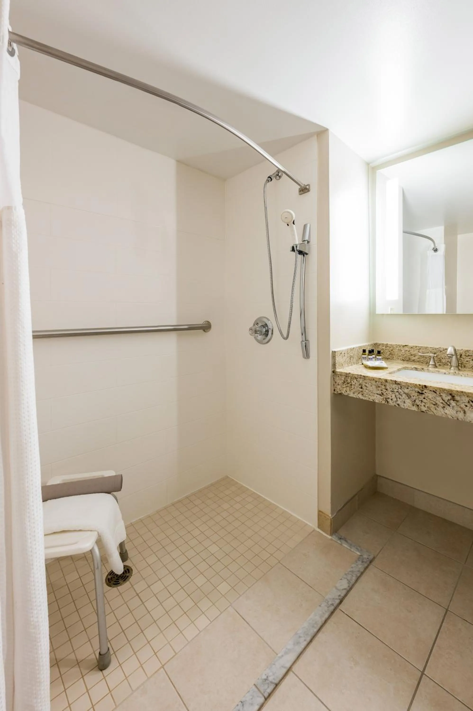 Shower in Hyatt Regency Green Bay